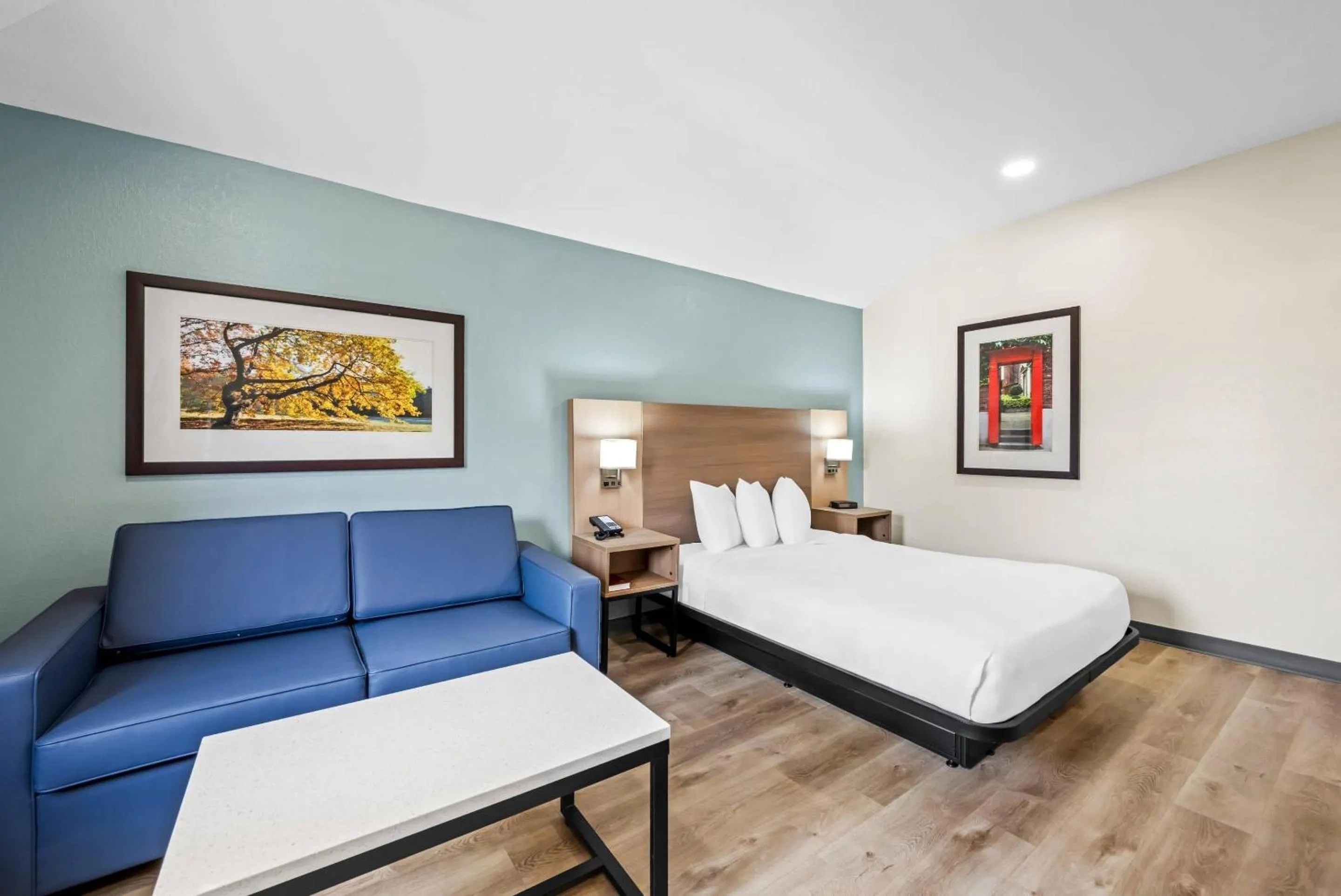 Bedroom, Bed in MainStay Suites Raleigh North