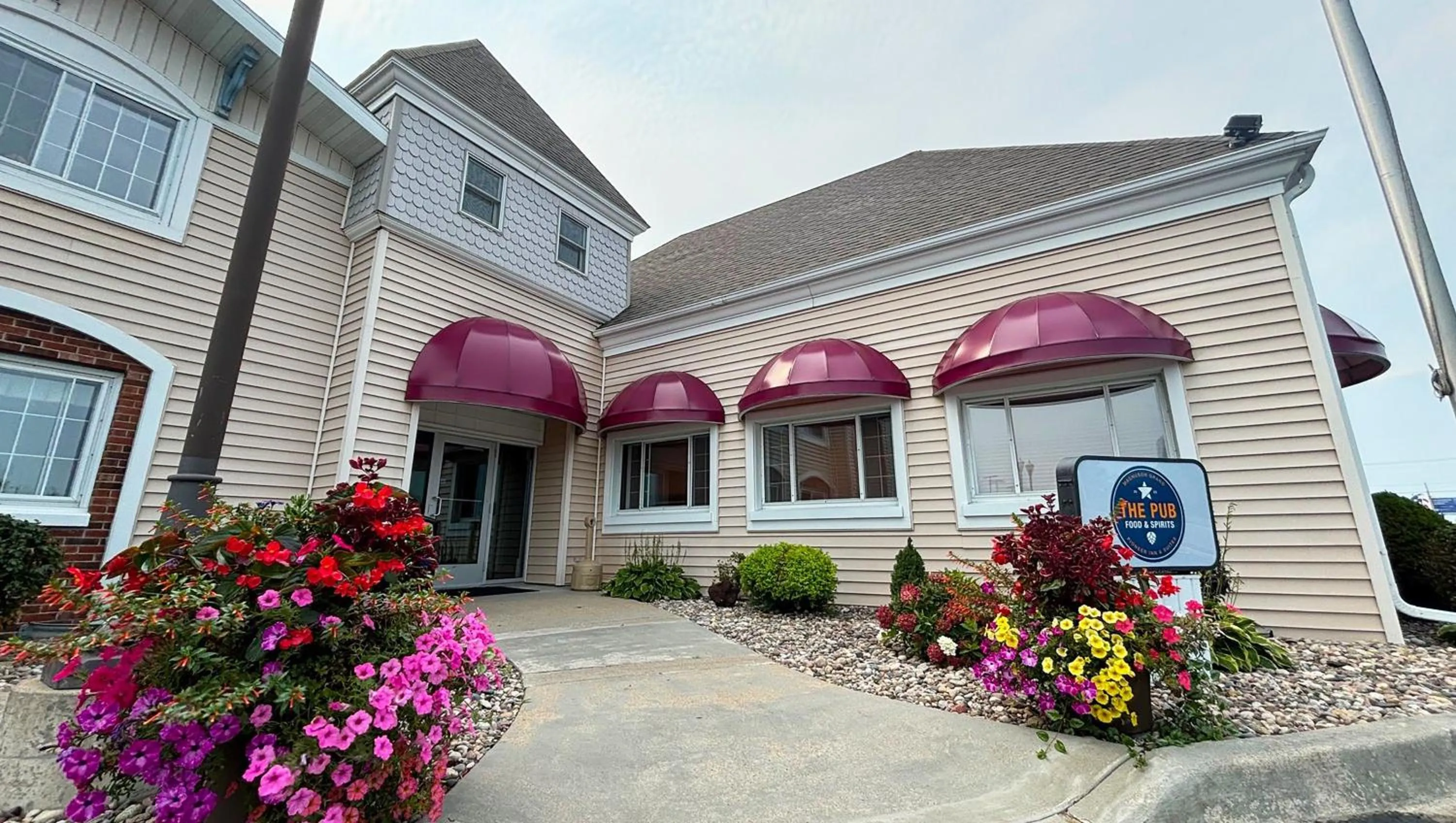 Property building in Magnuson Grand Pioneer Inn and Suites