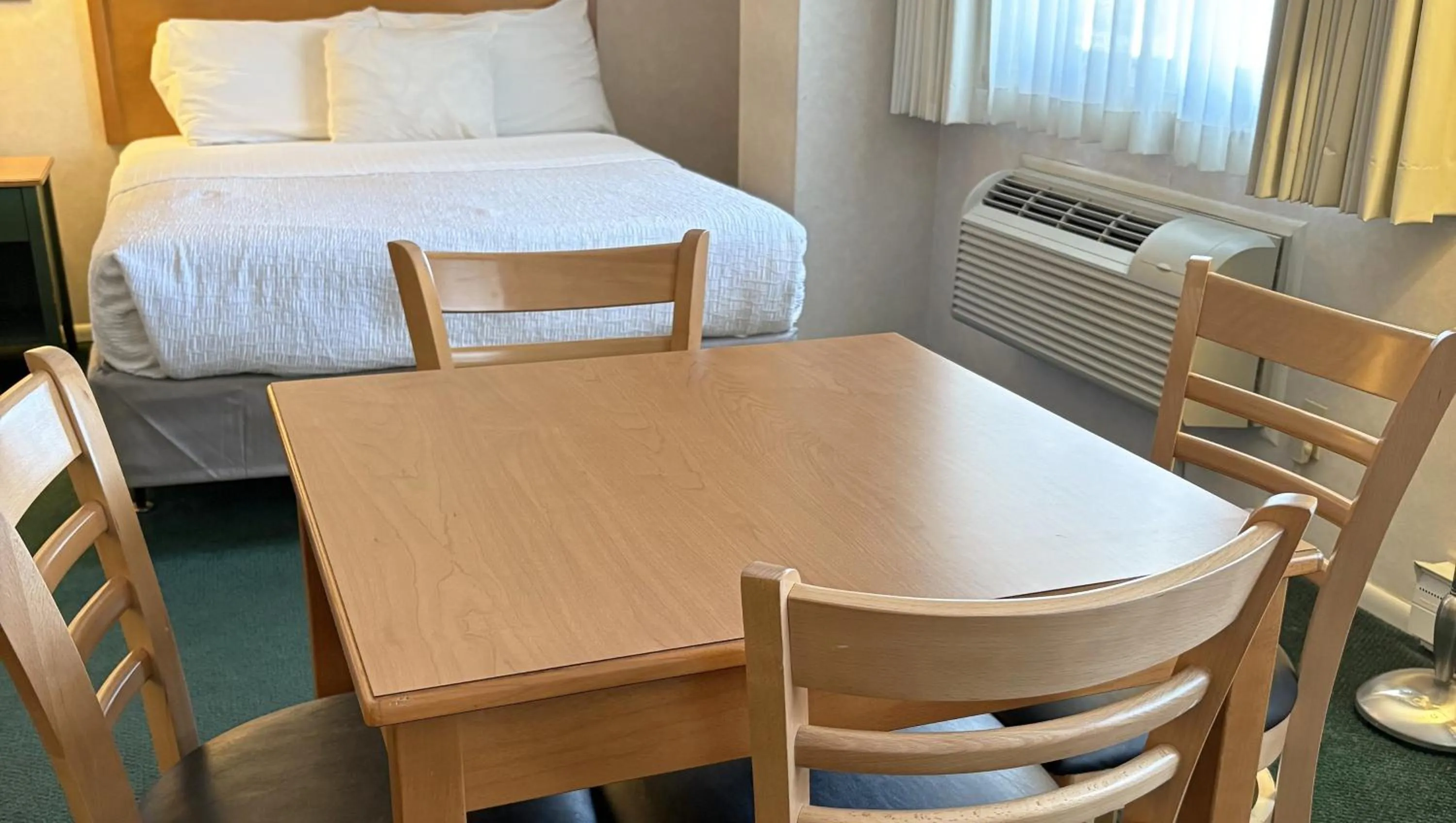 Bedroom, Bed in Magnuson Grand Pioneer Inn and Suites