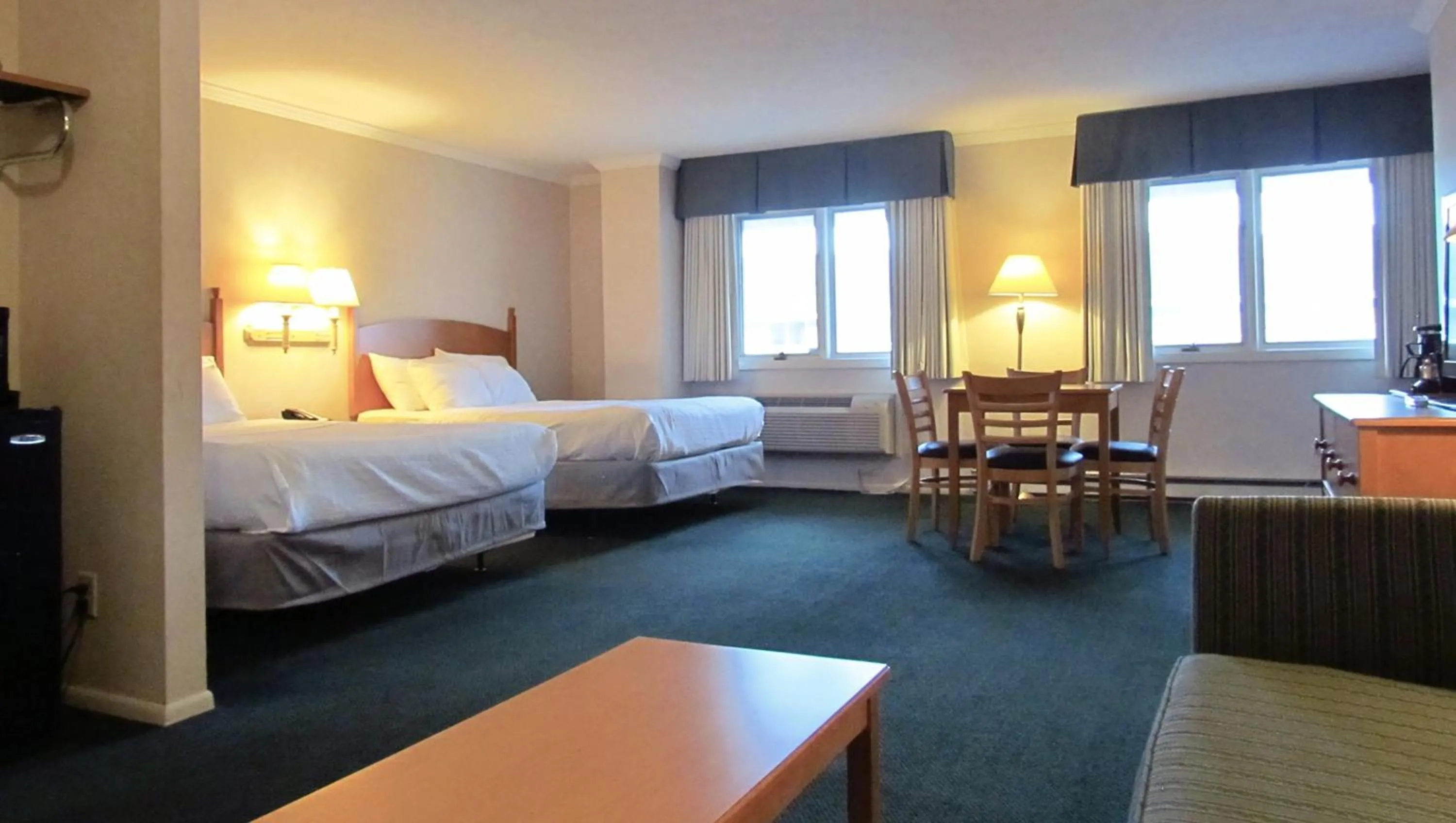 Bedroom, Bed in Magnuson Grand Pioneer Inn and Suites