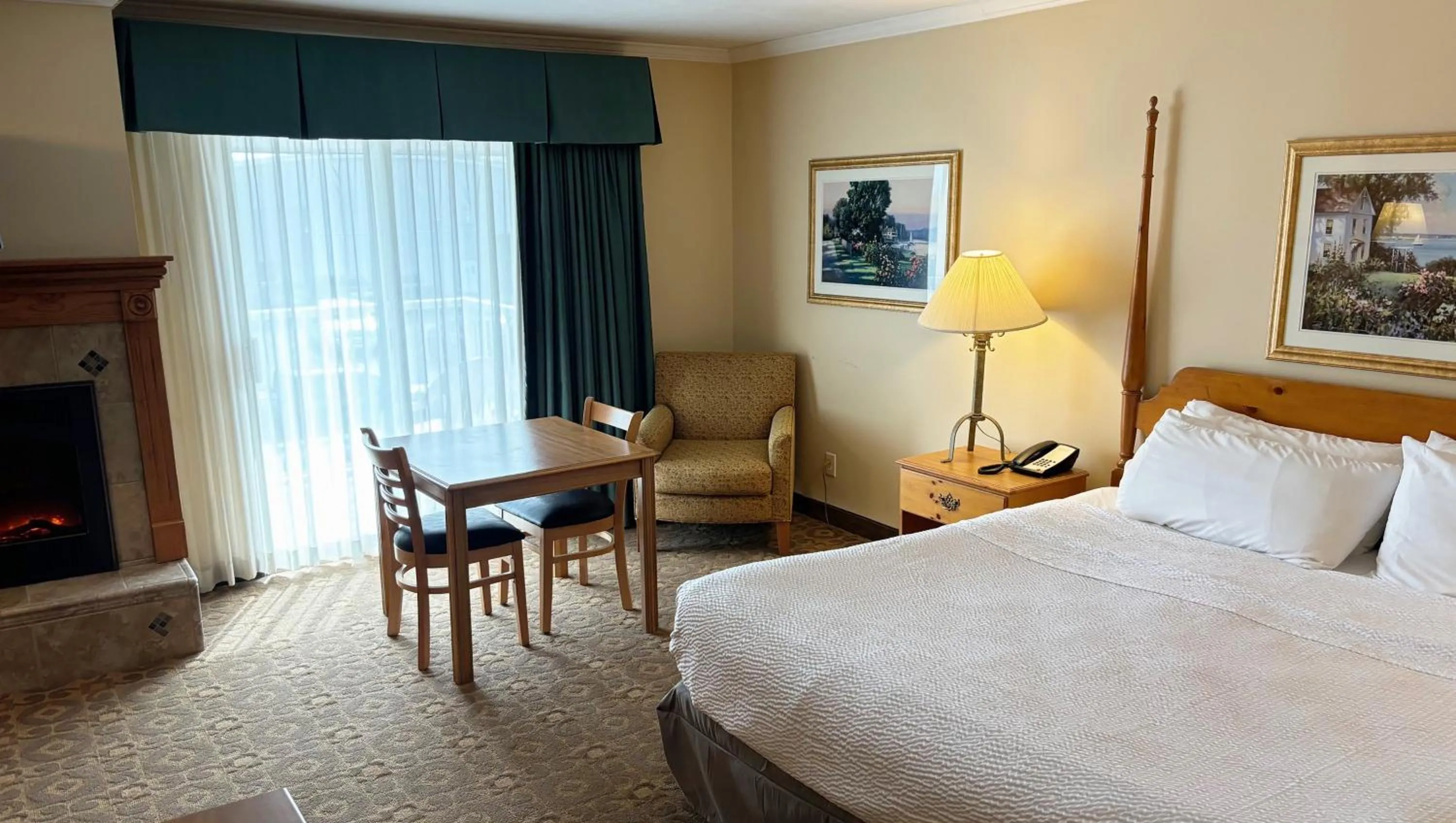 Photo of the whole room, Bed in Magnuson Grand Pioneer Inn and Suites
