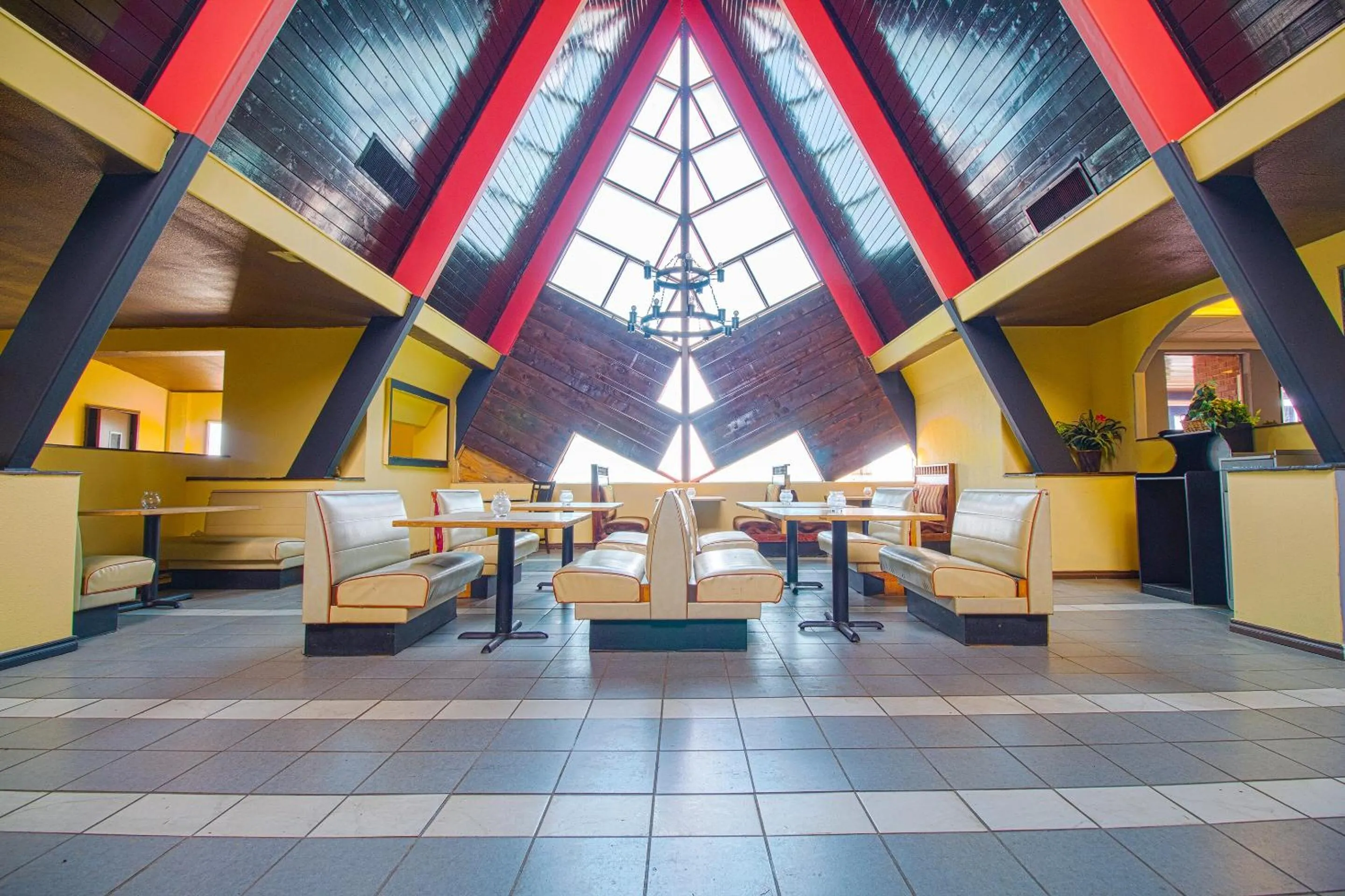 Restaurant/places to eat in American Best Inn By OYO I-35 Perry near Lake McMurtry