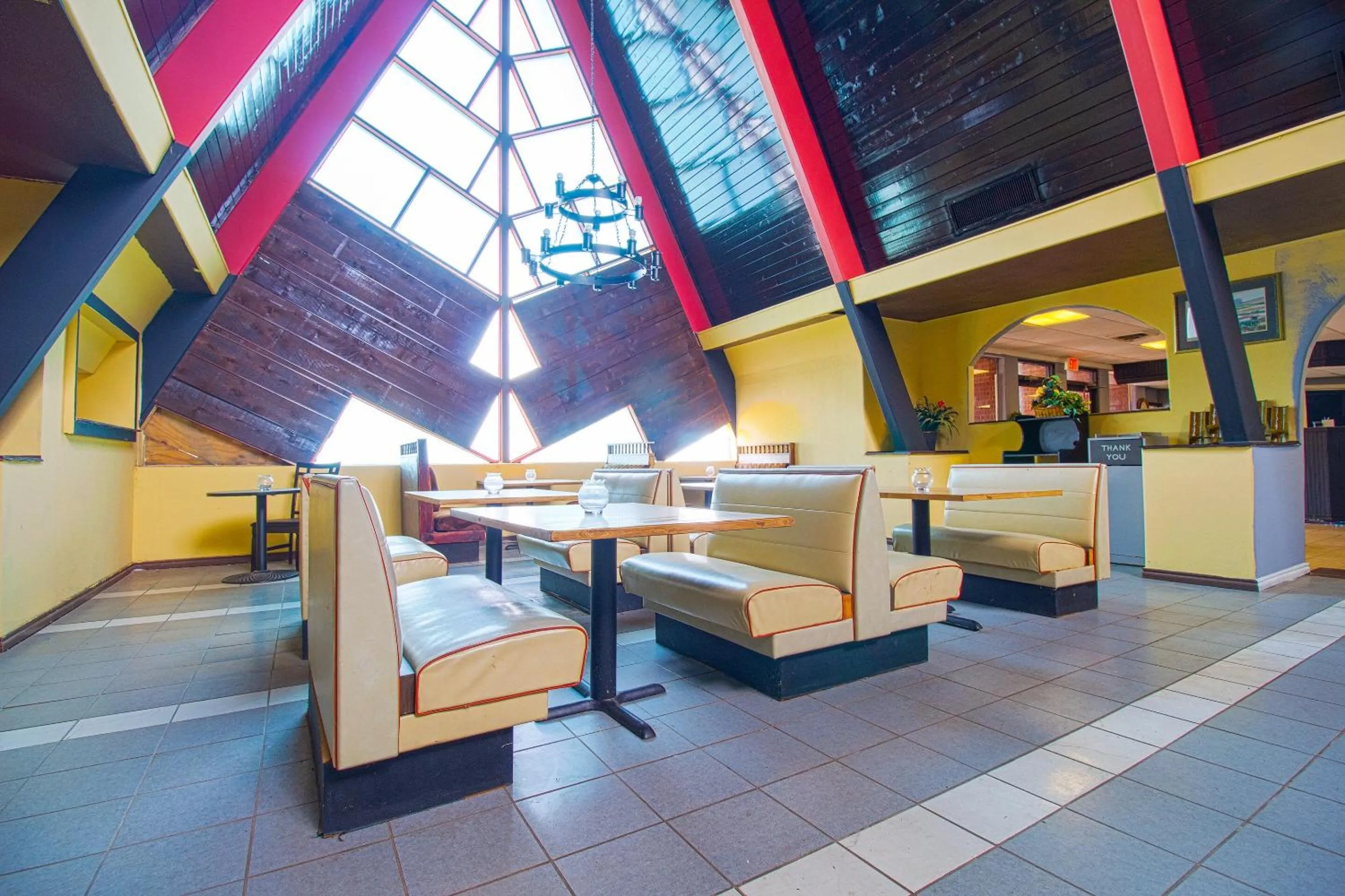 Restaurant/places to eat in American Best Inn By OYO I-35 Perry near Lake McMurtry