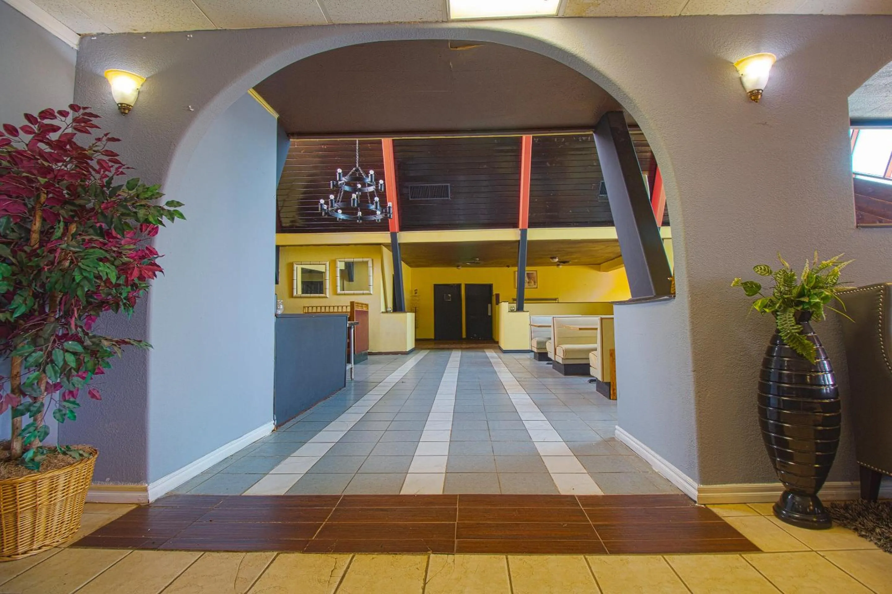 Restaurant/places to eat in American Best Inn By OYO I-35 Perry near Lake McMurtry