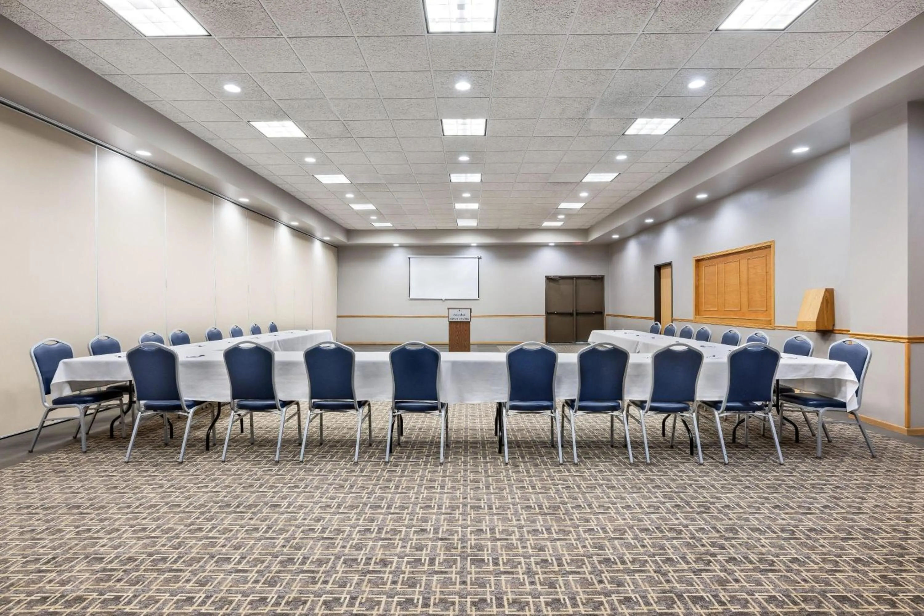 Meeting/conference room in AmericInn by Wyndham Aberdeen Event Center