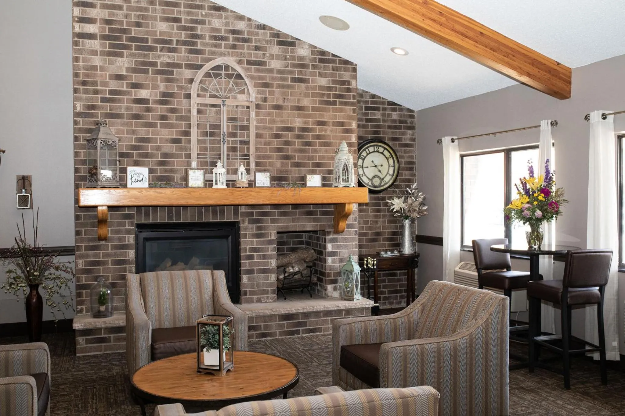 Lobby or reception in AmericInn by Wyndham Aberdeen Event Center