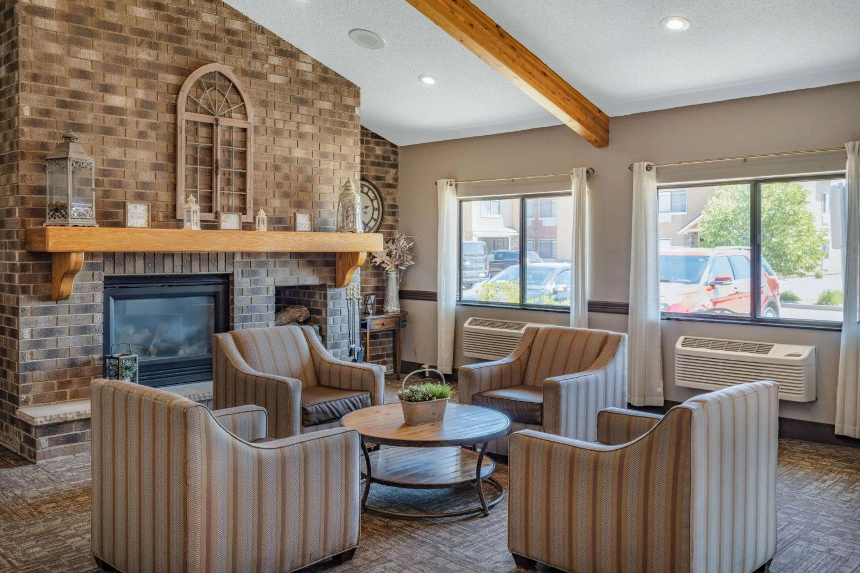 Lobby or reception in AmericInn by Wyndham Aberdeen Event Center