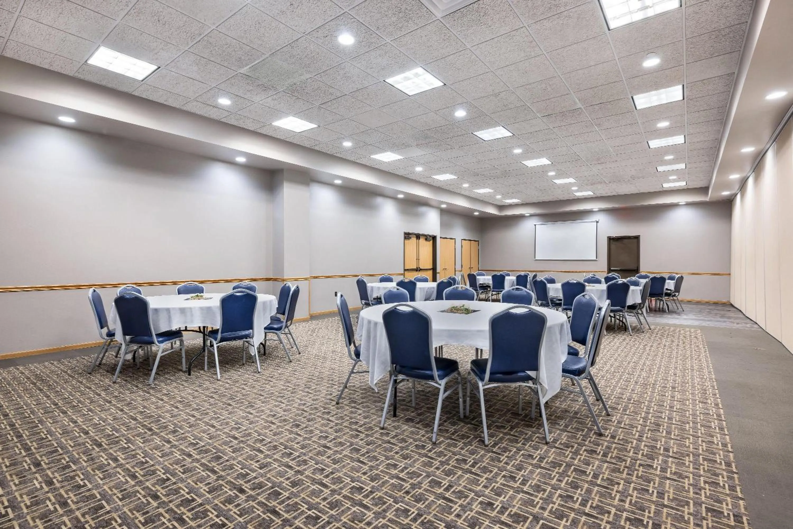 Meeting/conference room in AmericInn by Wyndham Aberdeen Event Center