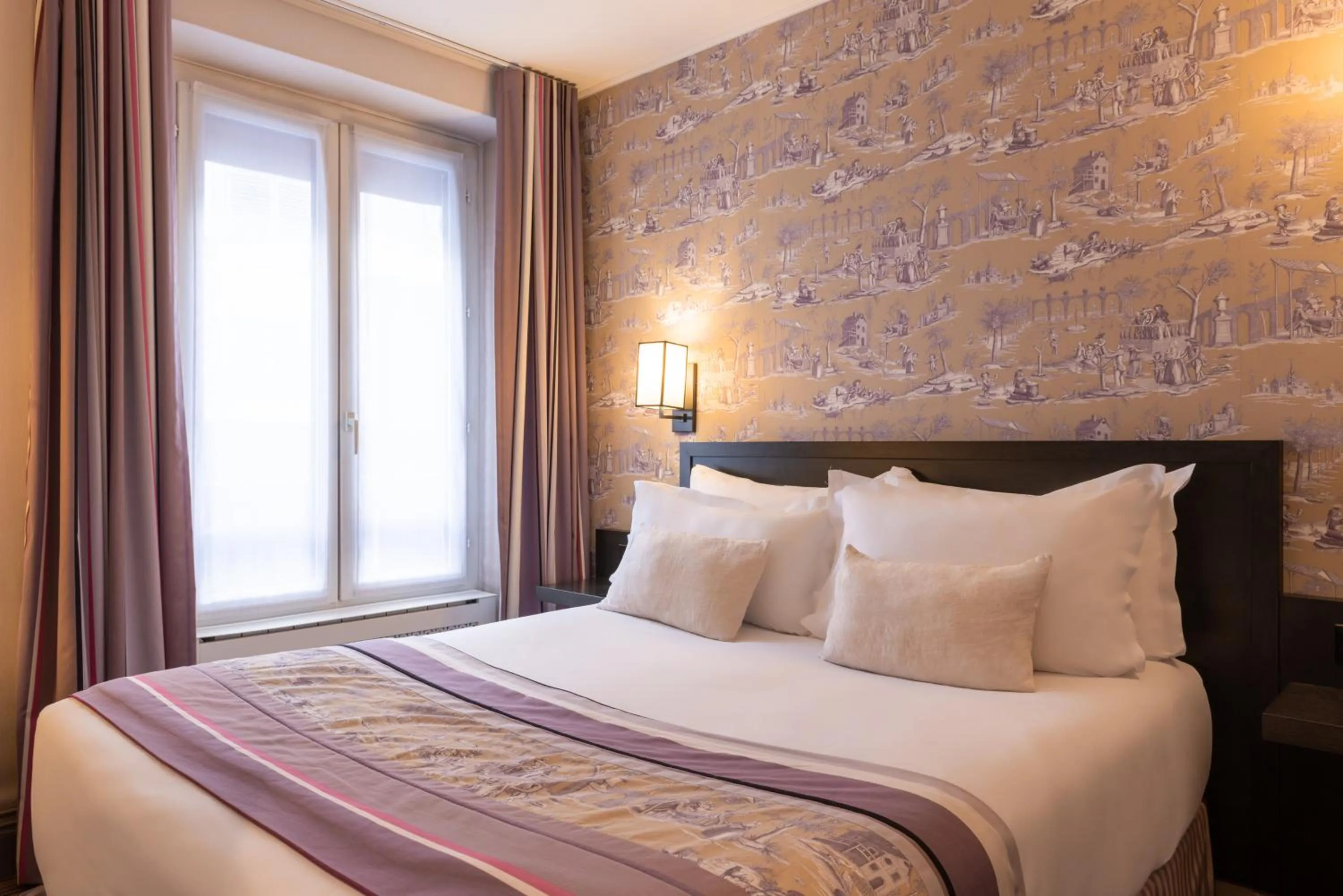 Bedroom, Bed in Hôtel France d'Antin Opéra