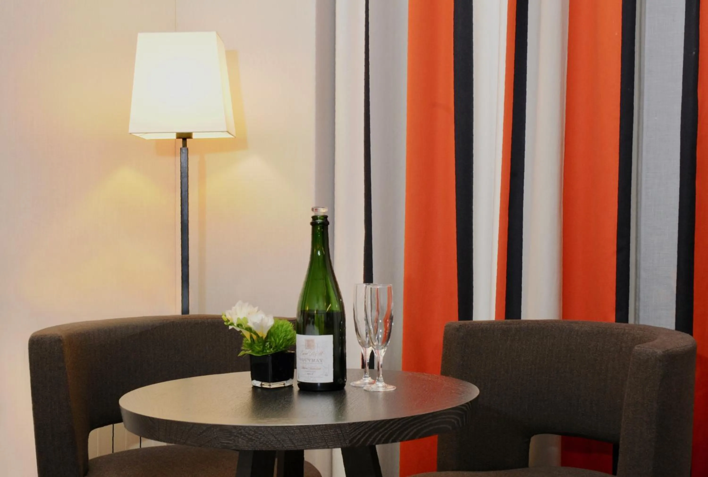 Seating area in Hôtel France d'Antin Opéra