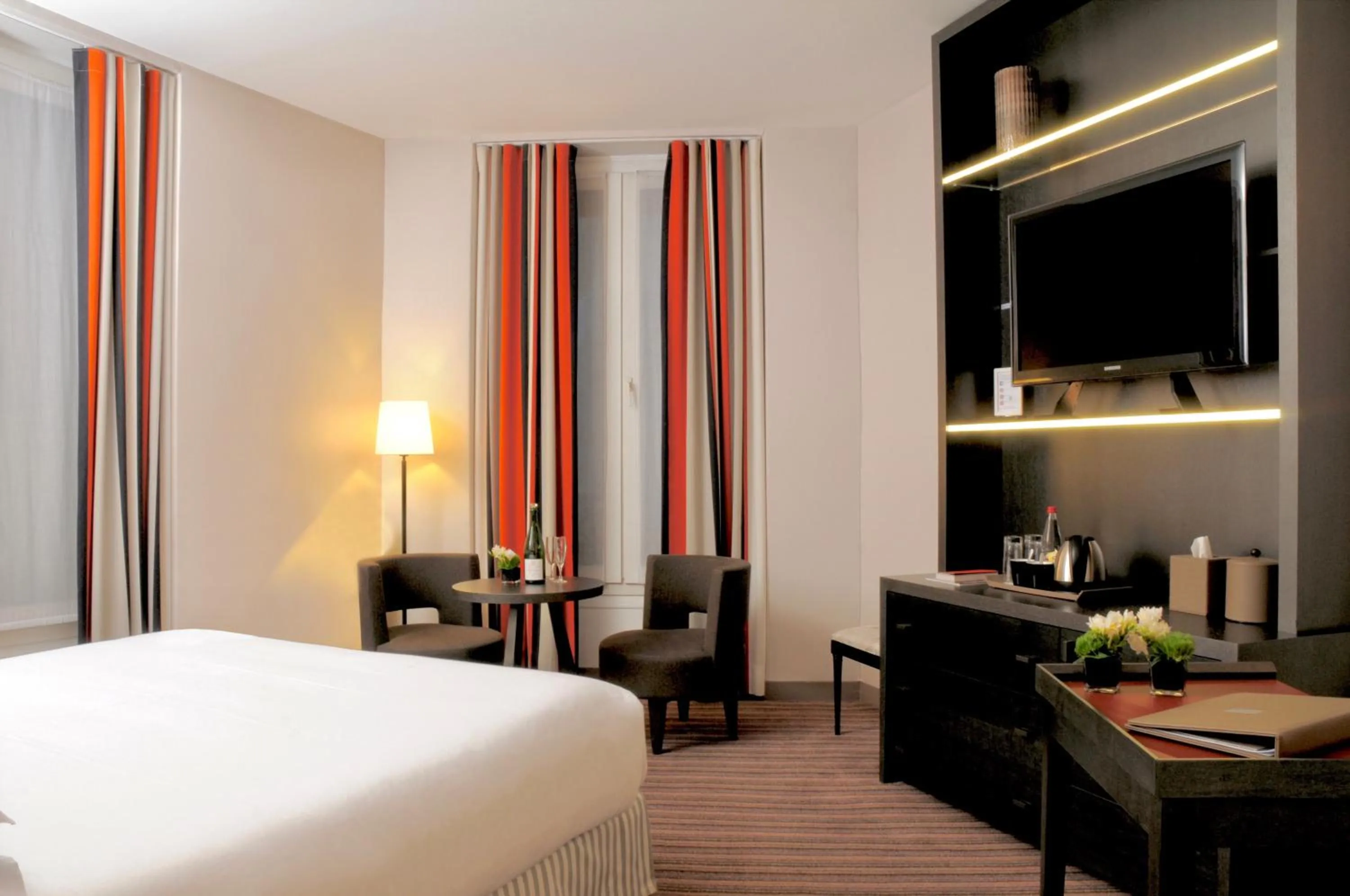 Photo of the whole room, Bed in Hôtel France d'Antin Opéra