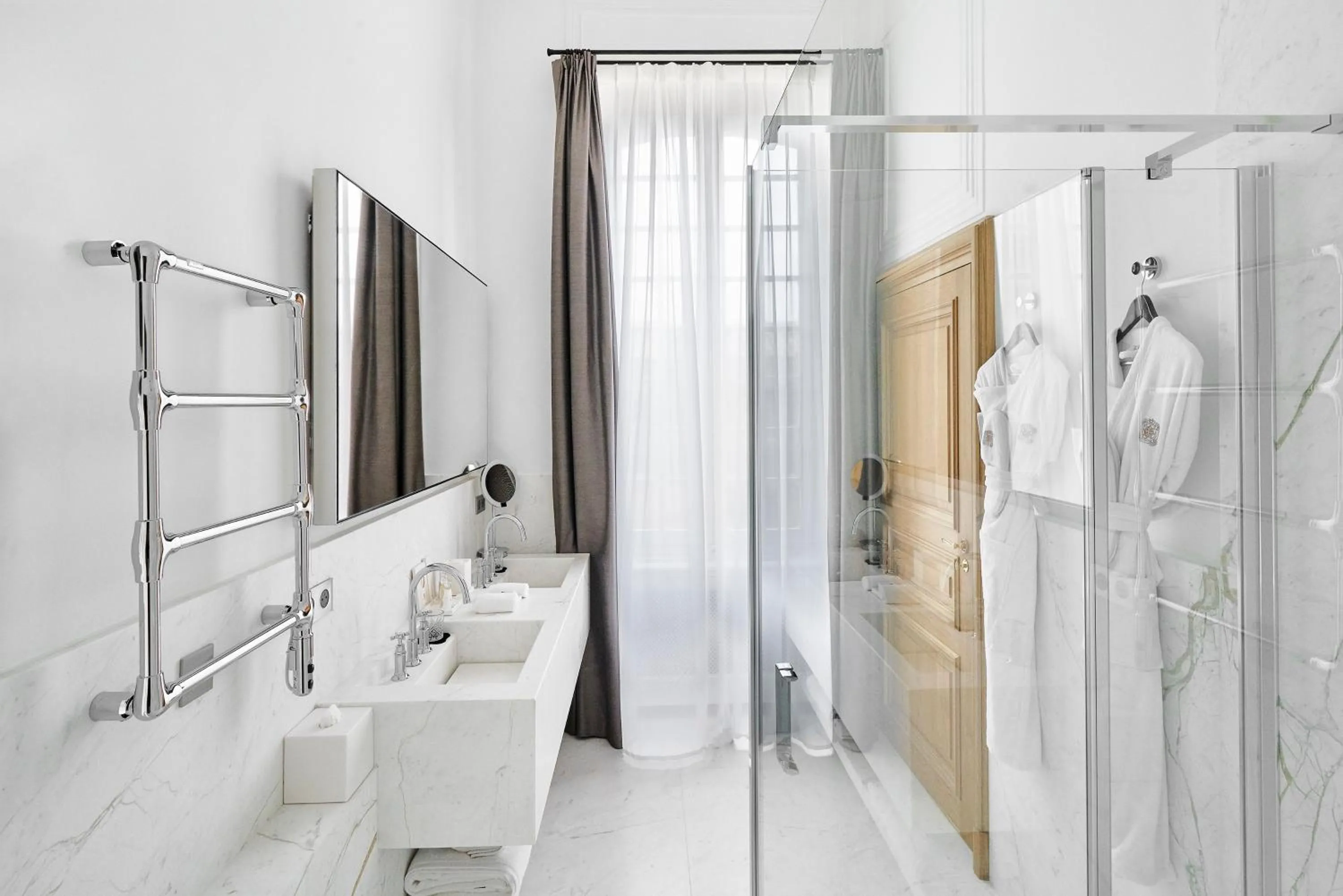 Shower in Château de la Gaude