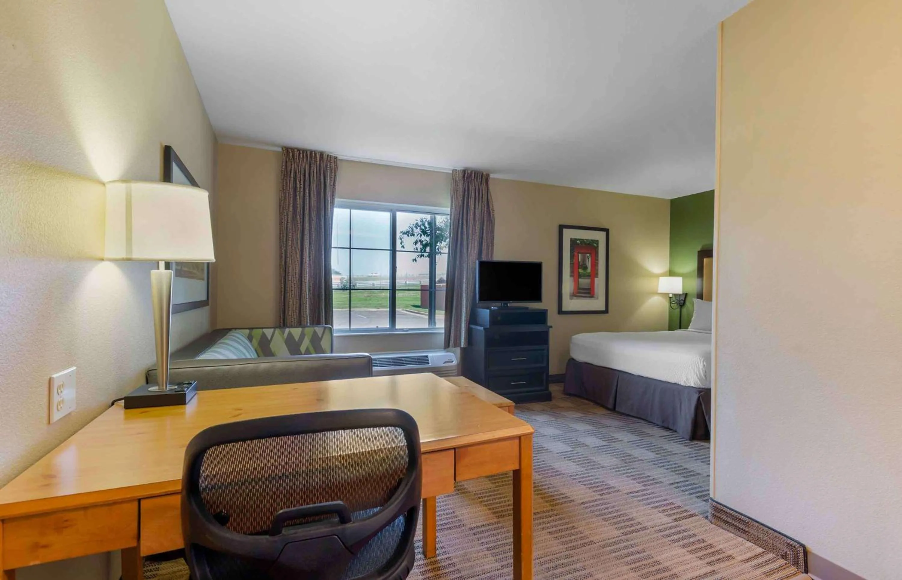 Bedroom, Bed in Extended Stay America Suites - Washington, DC - Chantilly - Airport