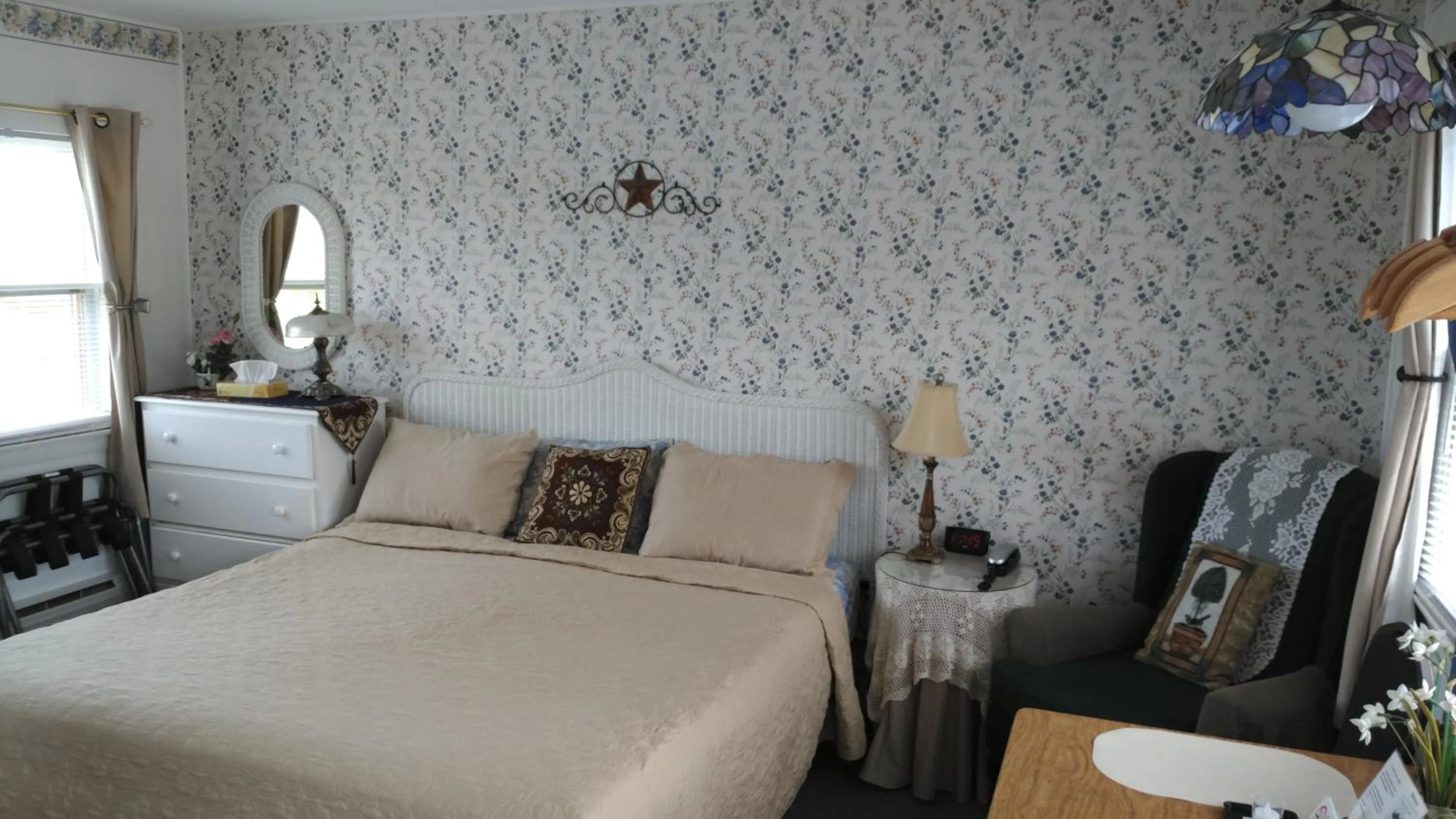 Bed in Midway Lodging