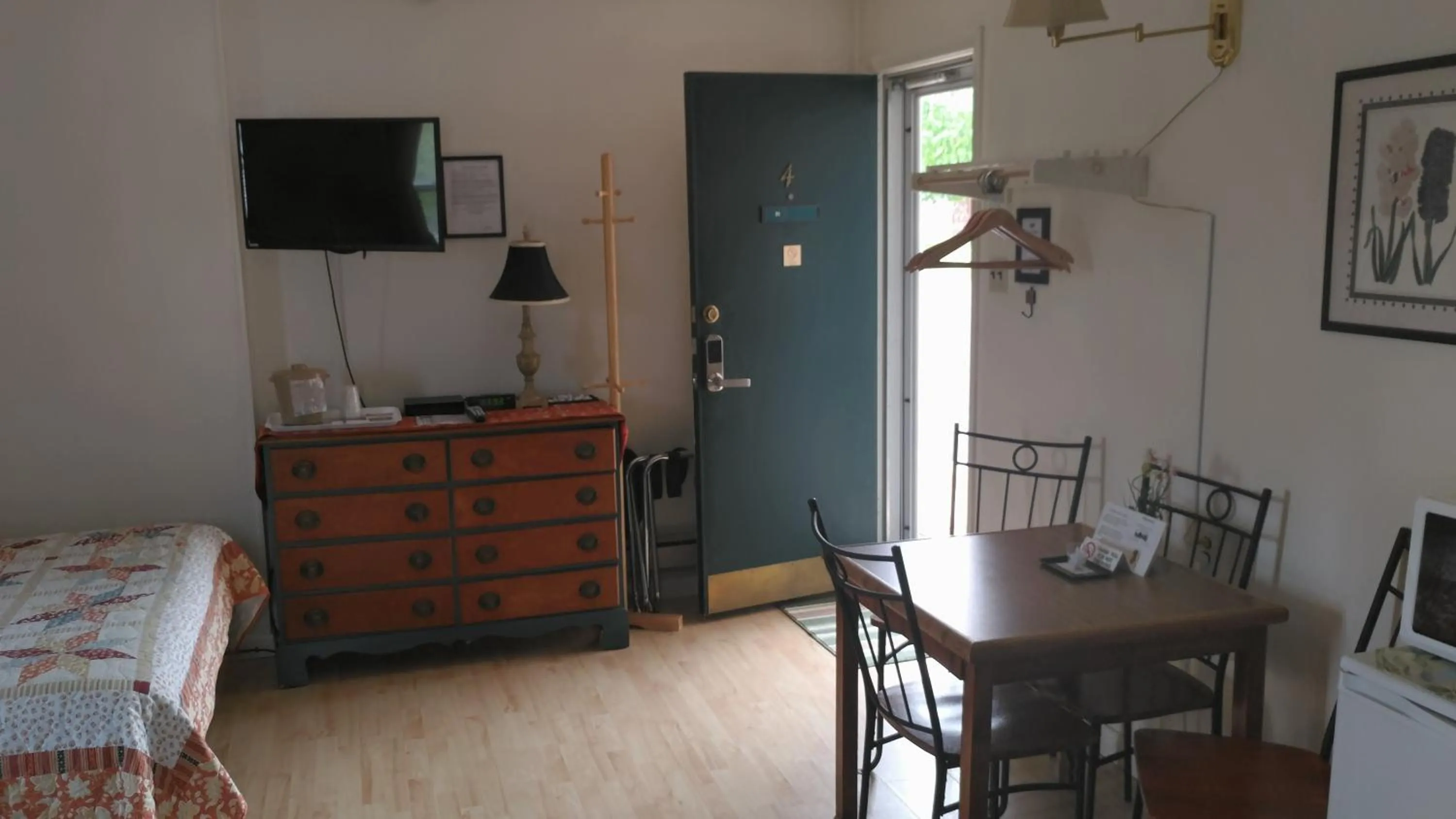 Bed in Midway Lodging