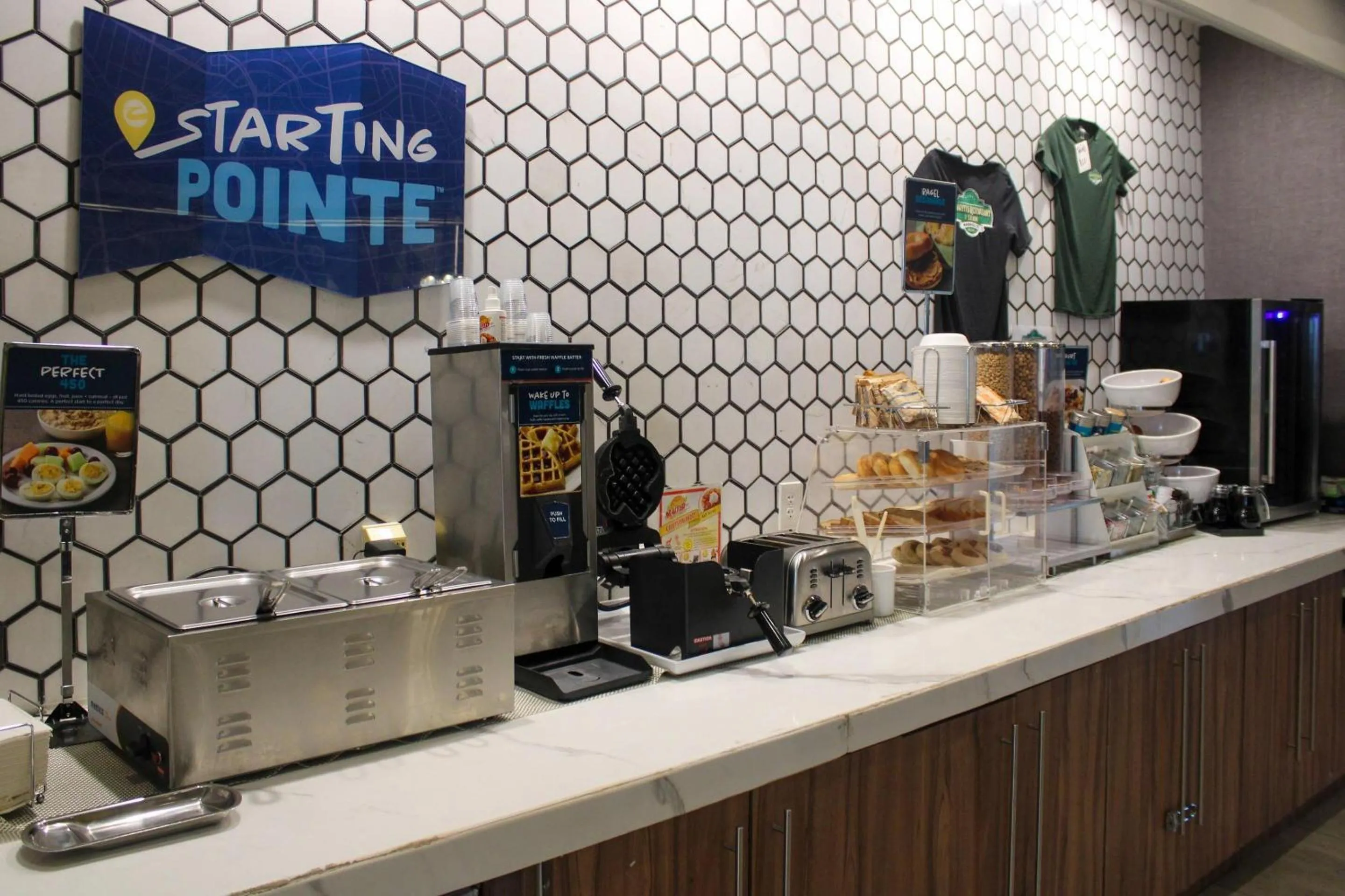 Breakfast in Clarion Pointe Marshall