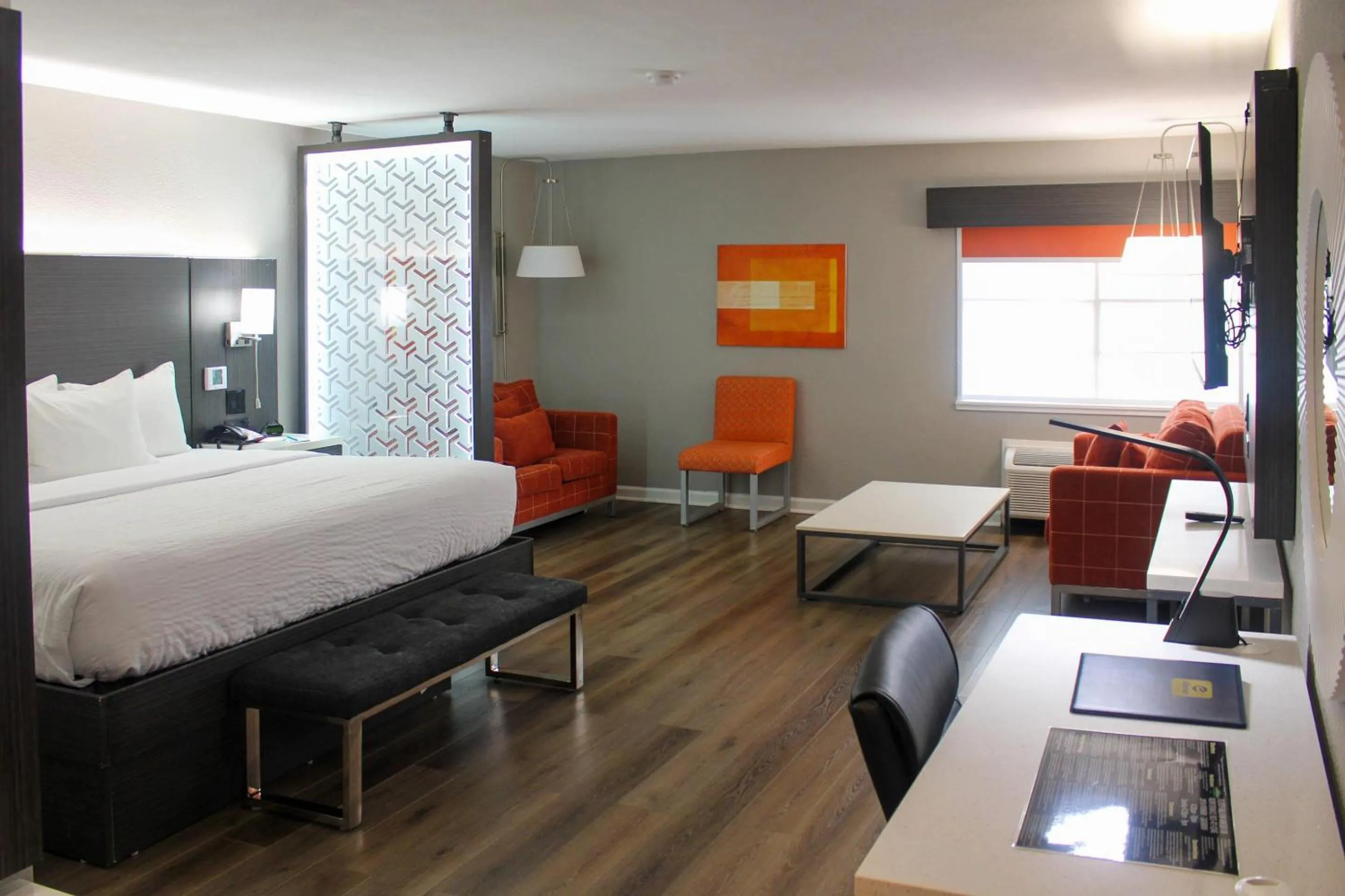 Bedroom, Bed in Clarion Pointe Marshall