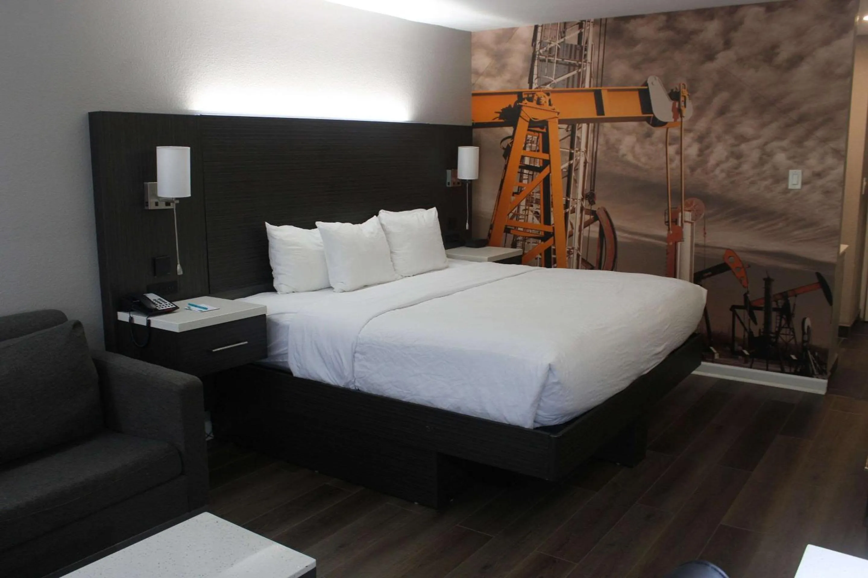 Bedroom, Bed in Clarion Pointe Marshall