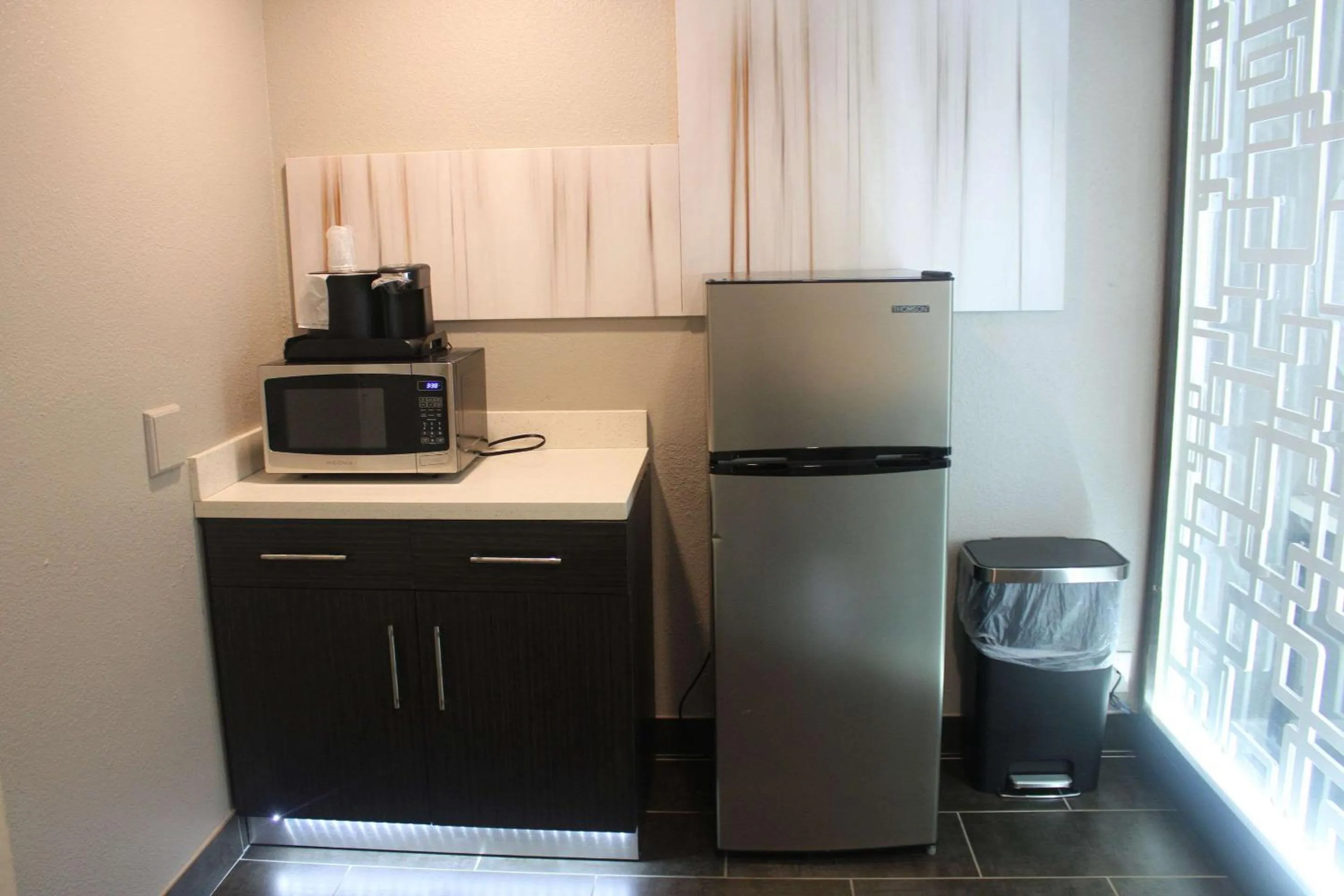 Bedroom in Clarion Pointe Marshall