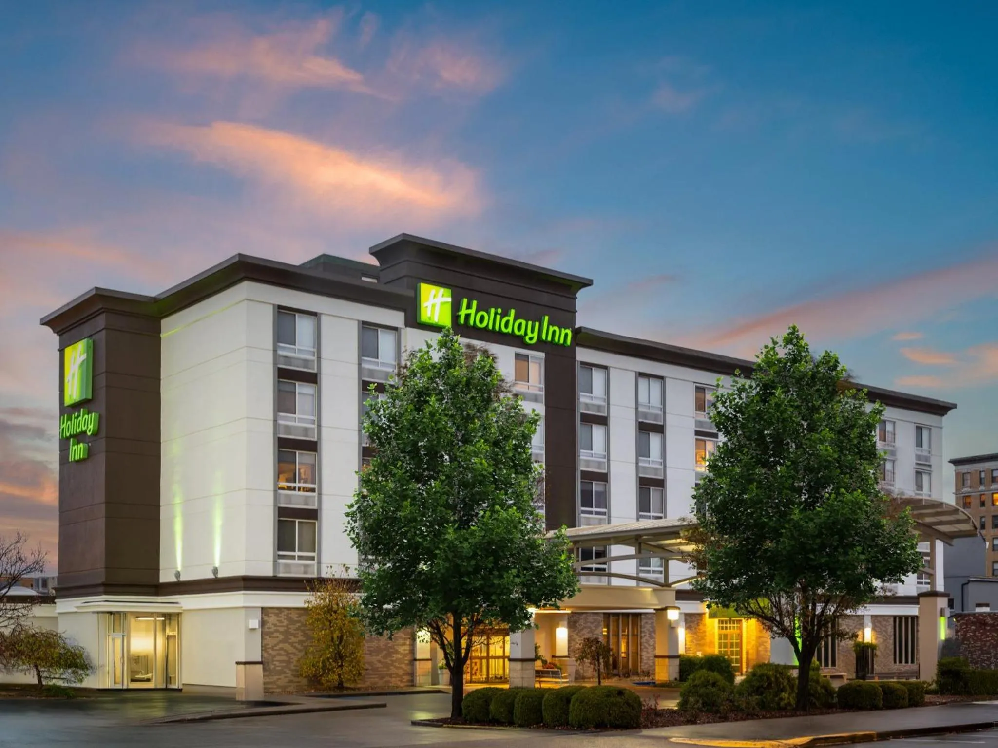 Property building in Holiday Inn Portsmouth Downtown by IHG