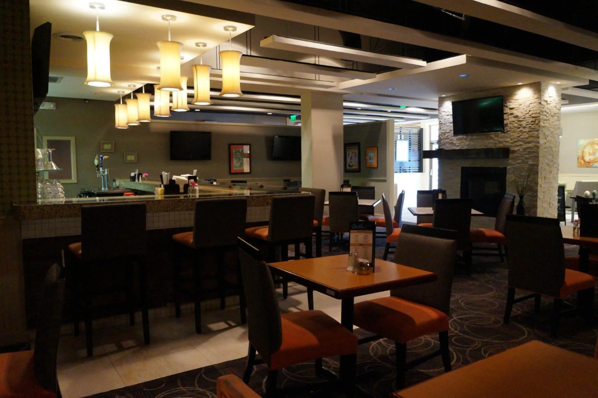 Lounge or bar in Holiday Inn Portsmouth Downtown by IHG