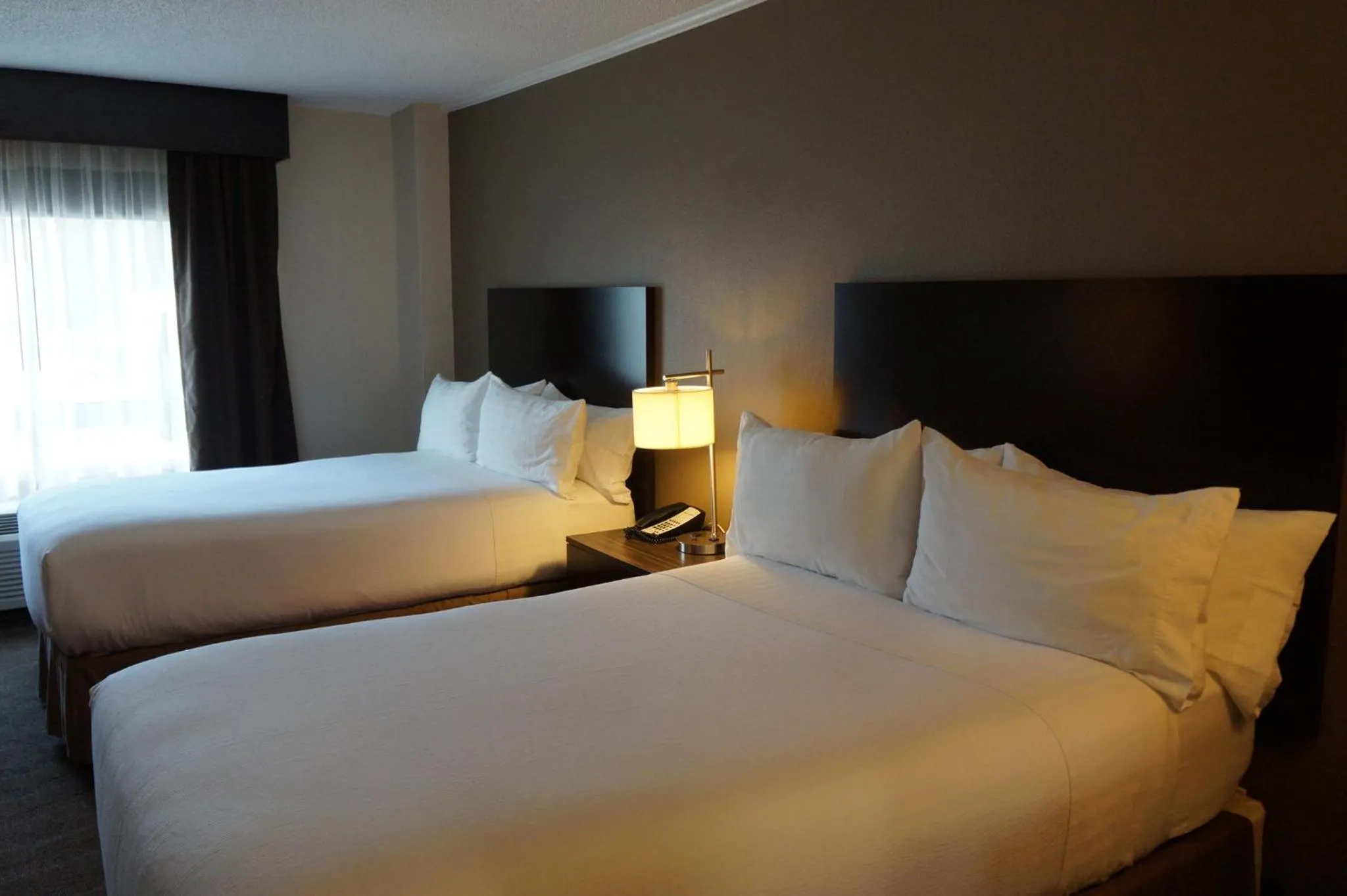 Photo of the whole room, Bed in Holiday Inn Portsmouth Downtown by IHG