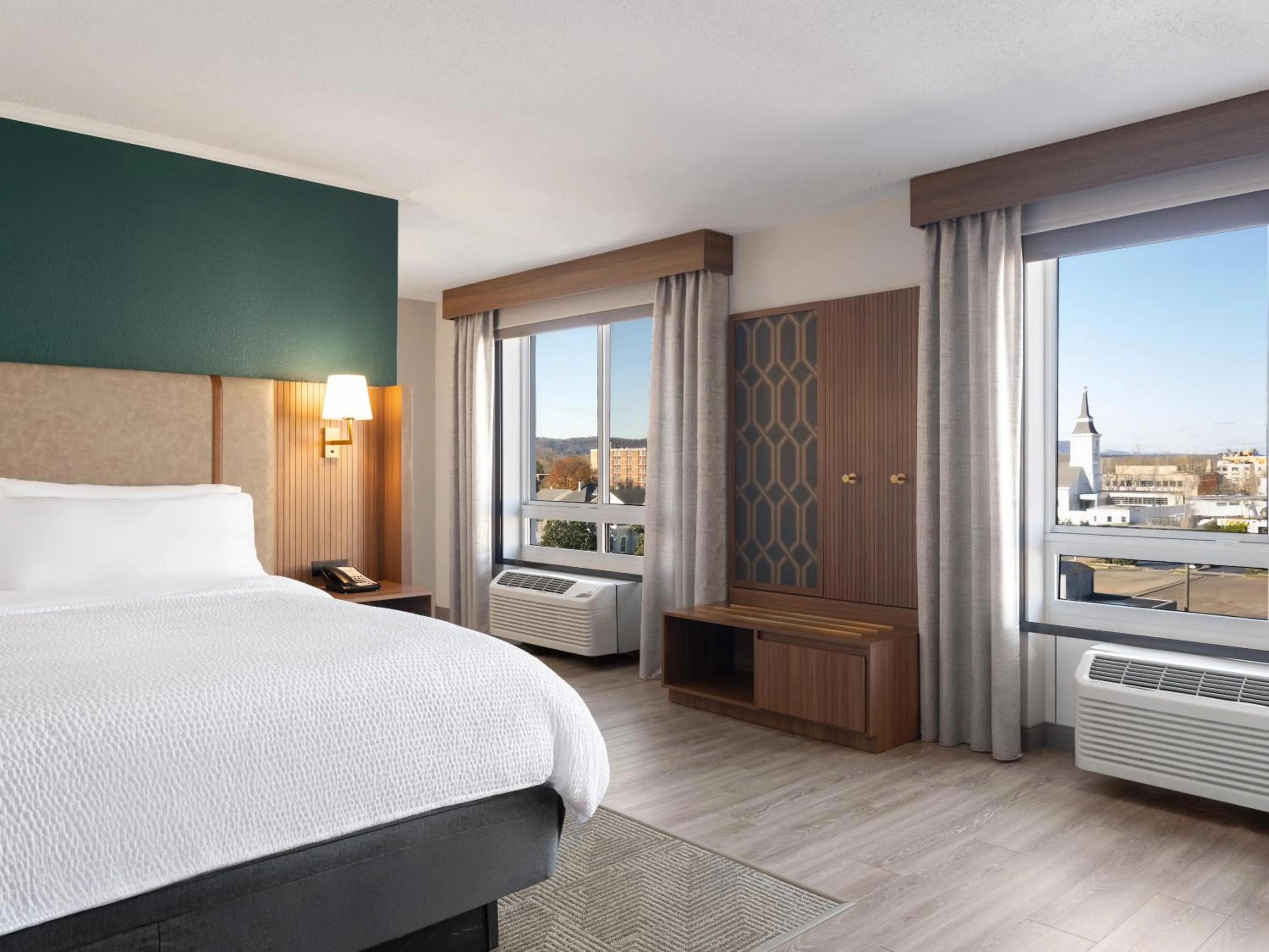 Bed in Holiday Inn Portsmouth Downtown by IHG