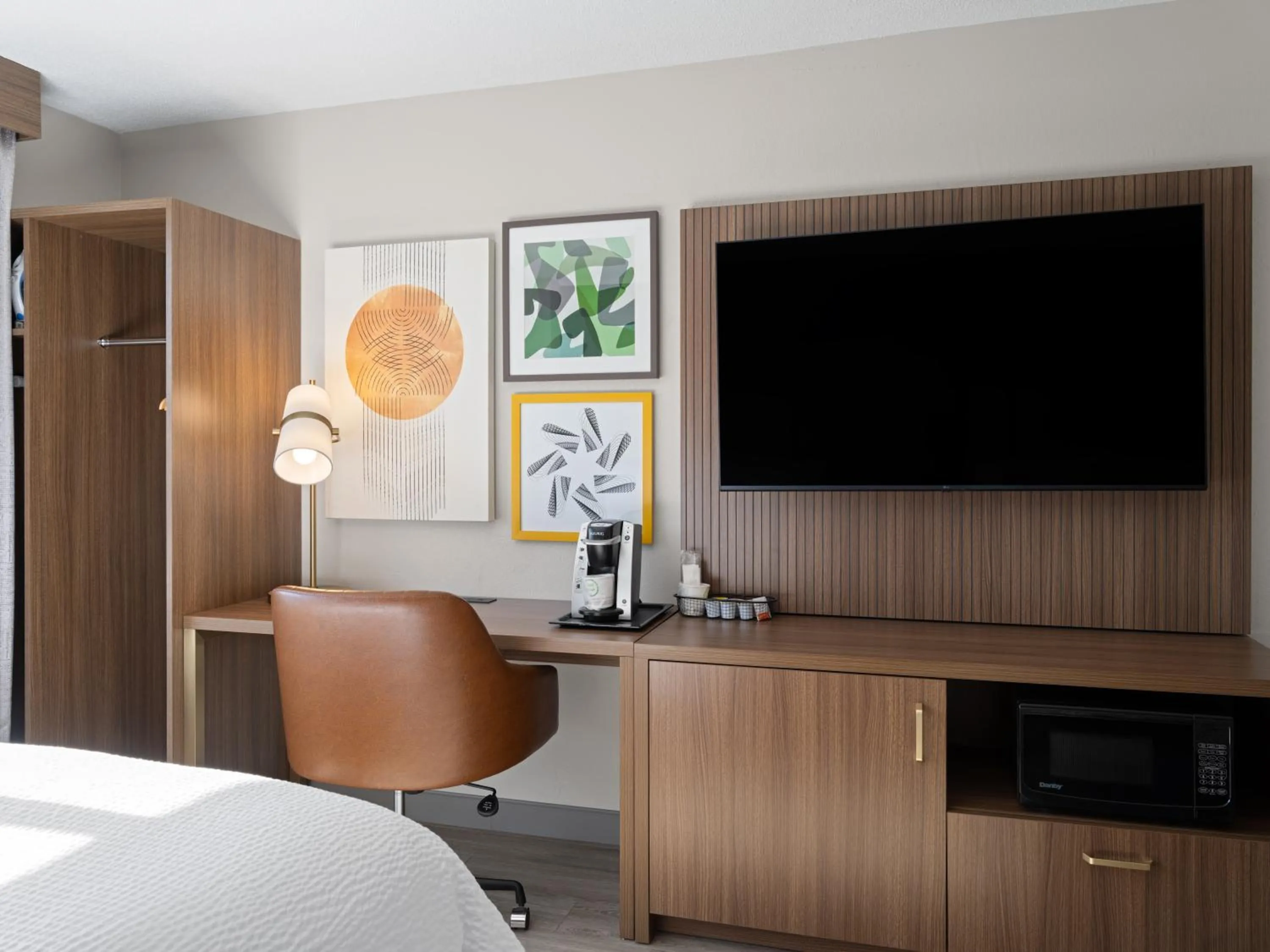 Bed in Holiday Inn Portsmouth Downtown by IHG