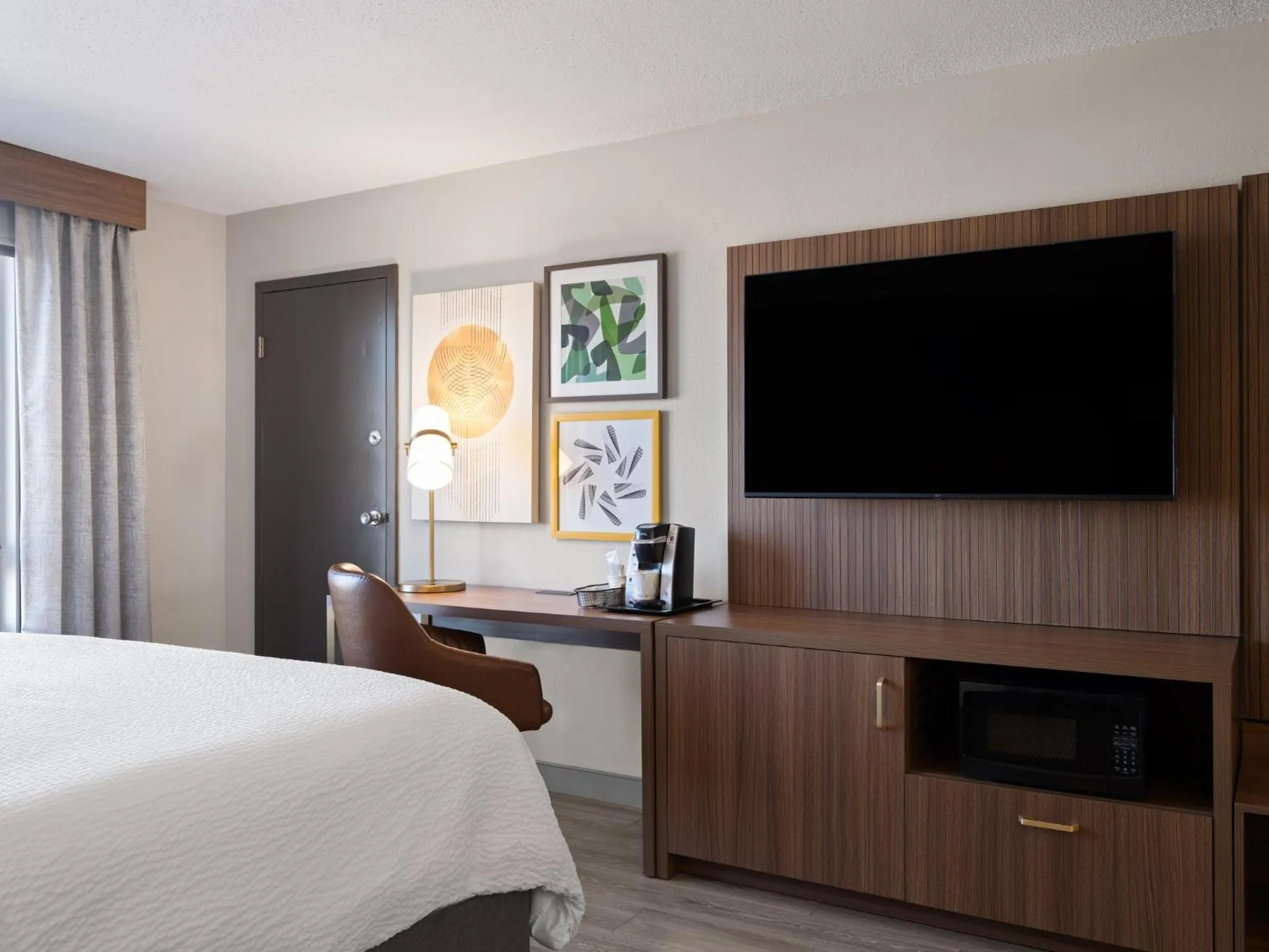 Photo of the whole room, Bed in Holiday Inn Portsmouth Downtown by IHG