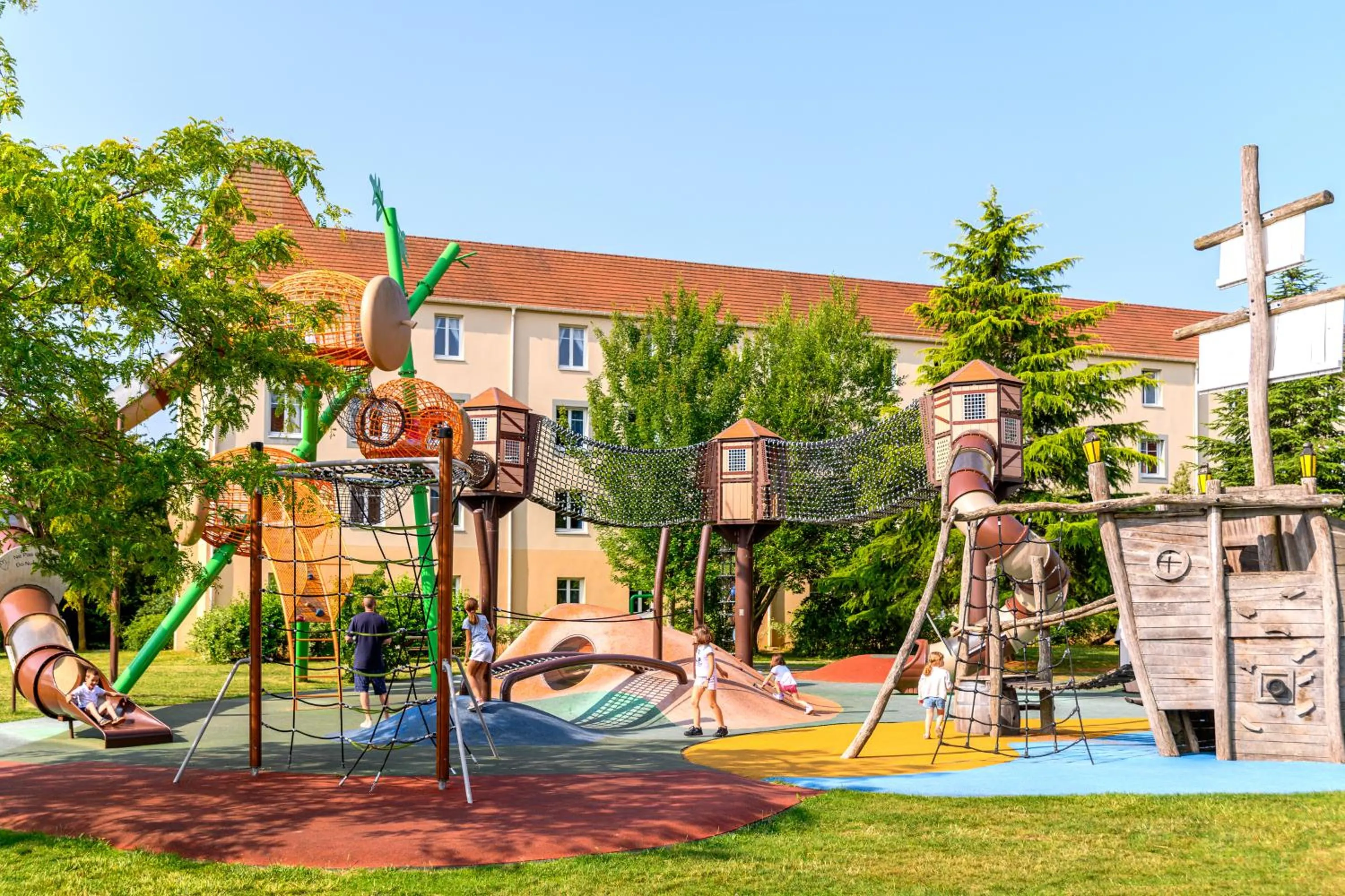 Property building in Explorers Hotel Marne-la-Vallée