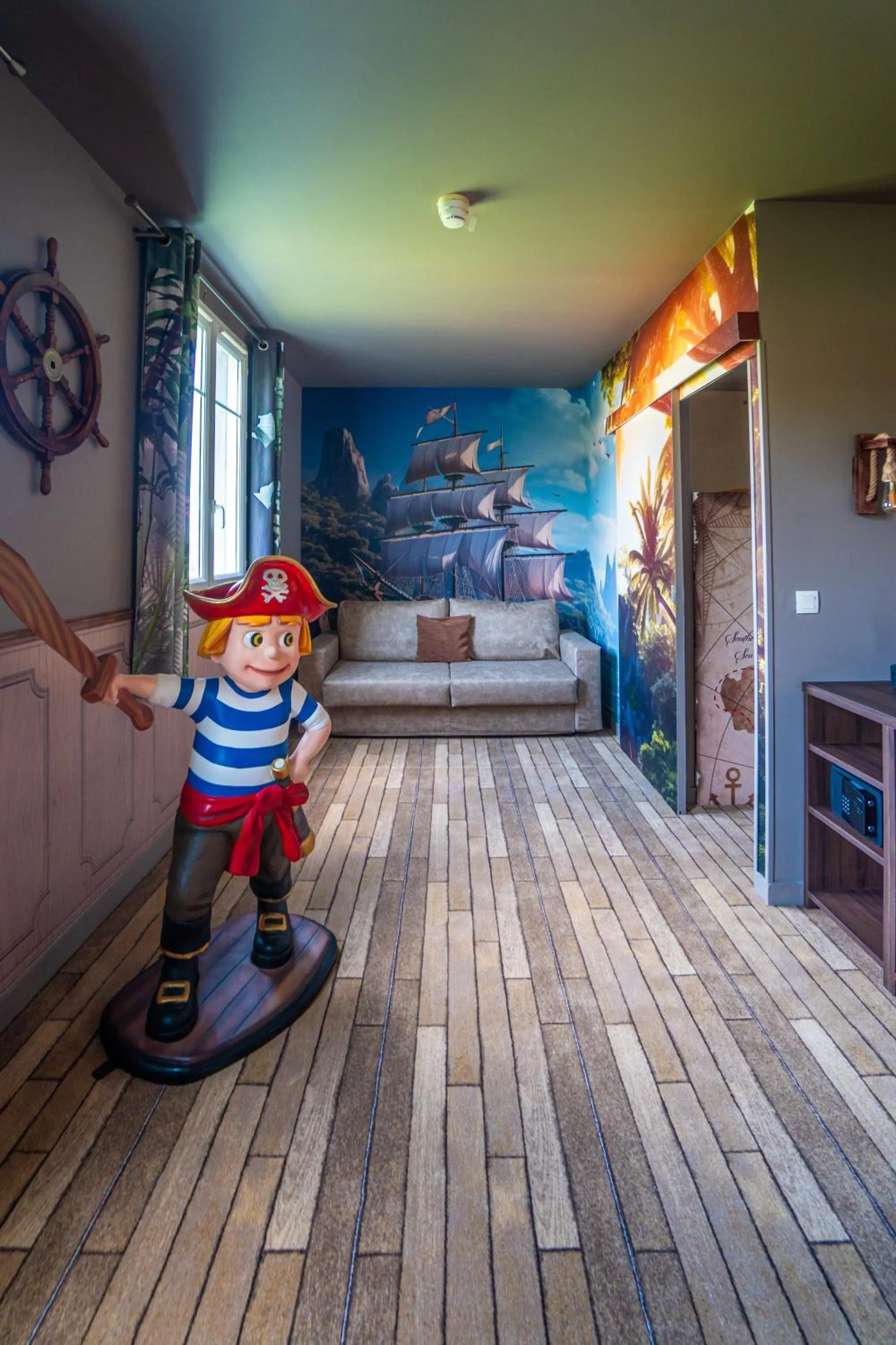 Living room in Explorers Hotel Marne-la-Vallée