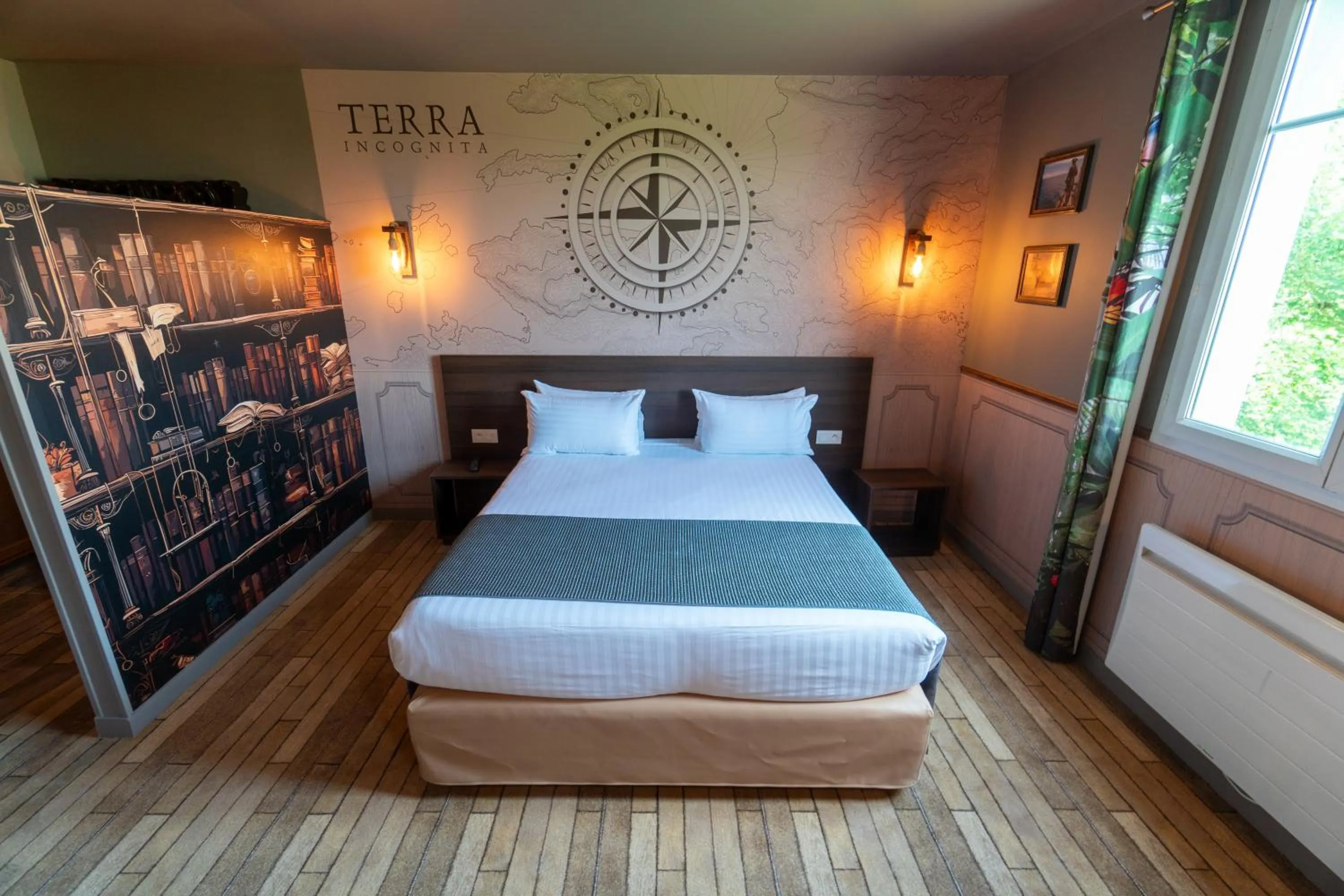 Bed in Explorers Hotel Marne-la-Vallée