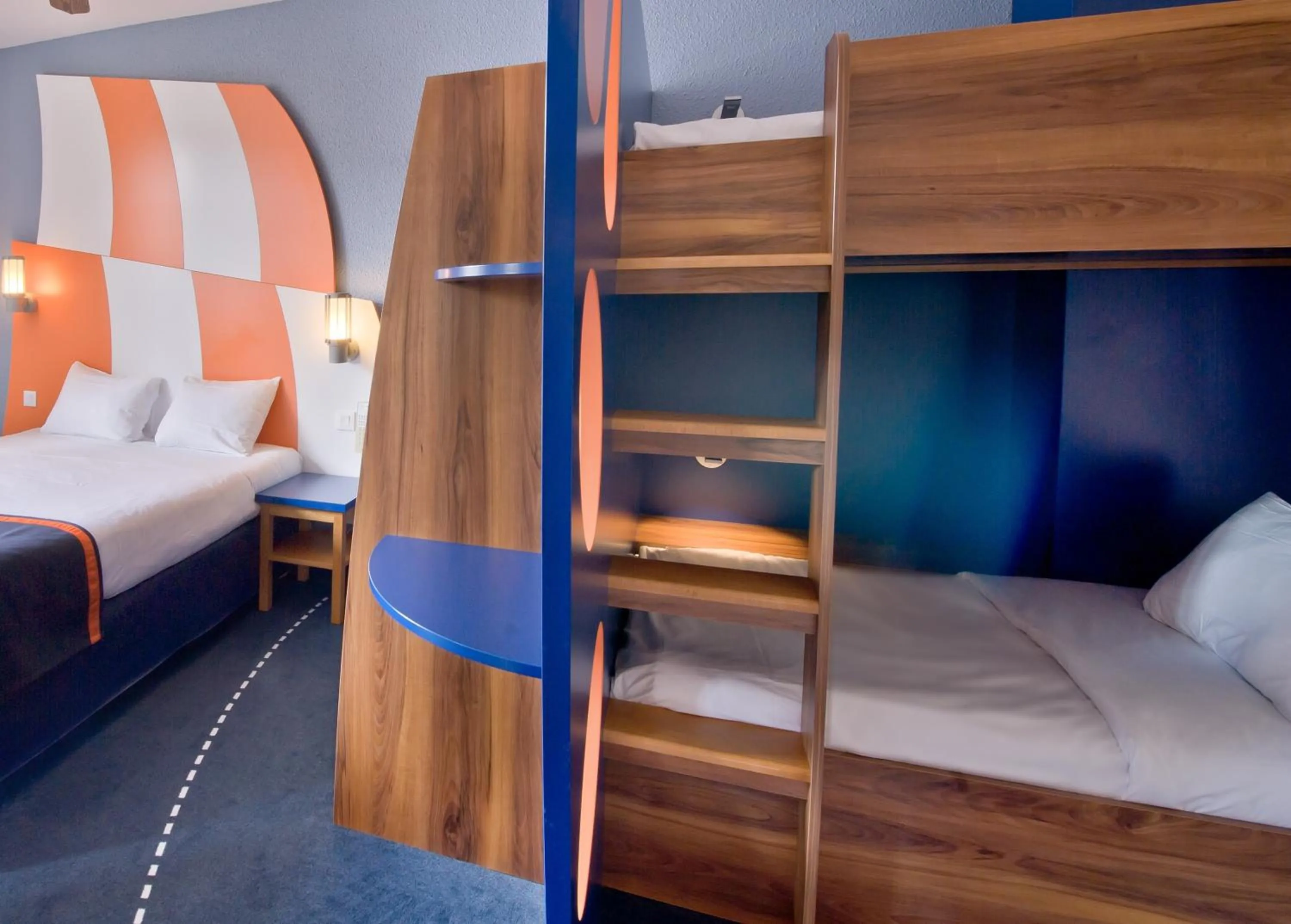 Bedroom, Bed in Explorers Hotel Marne-la-Vallée