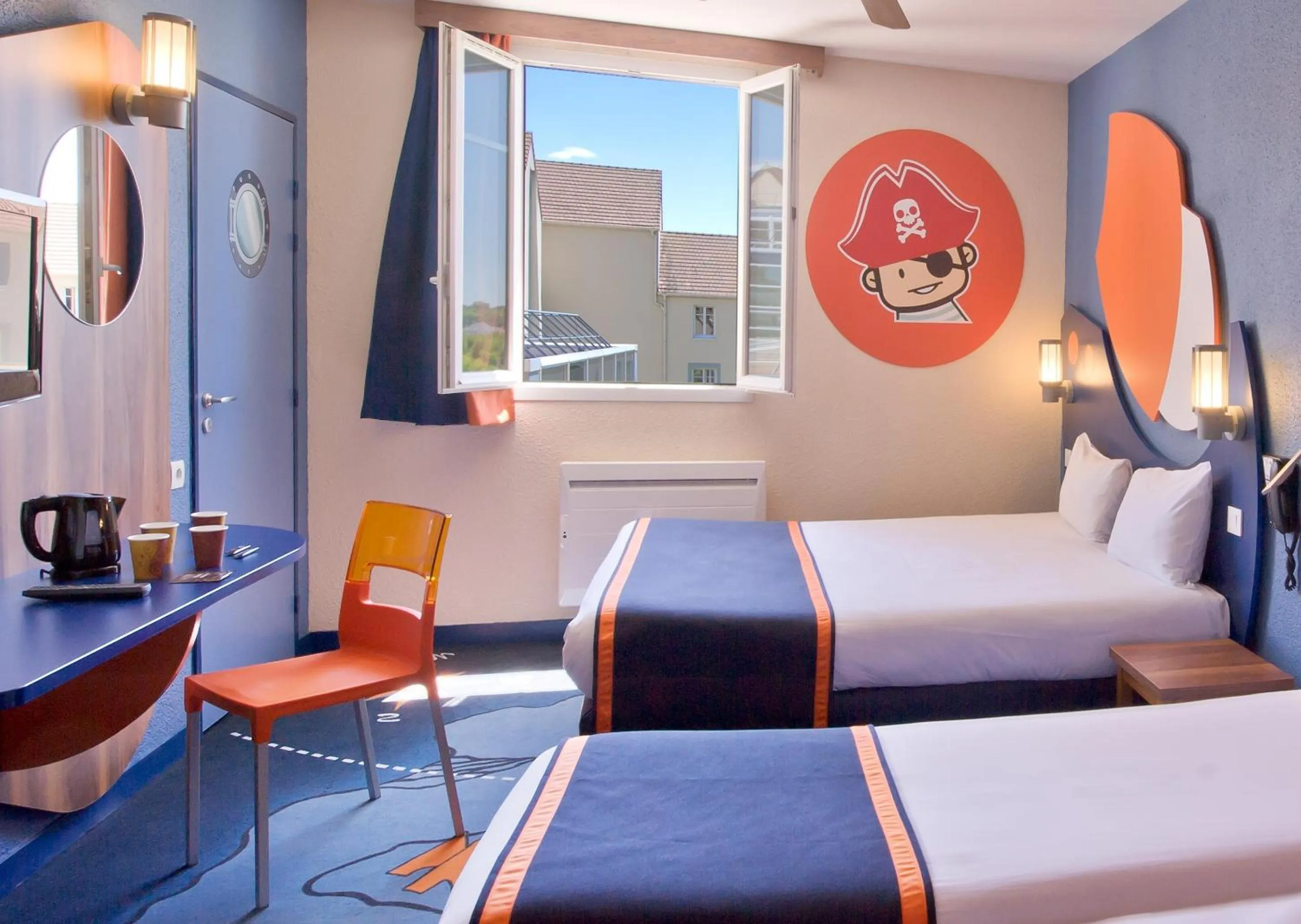 Bedroom, Bed in Explorers Hotel Marne-la-Vallée