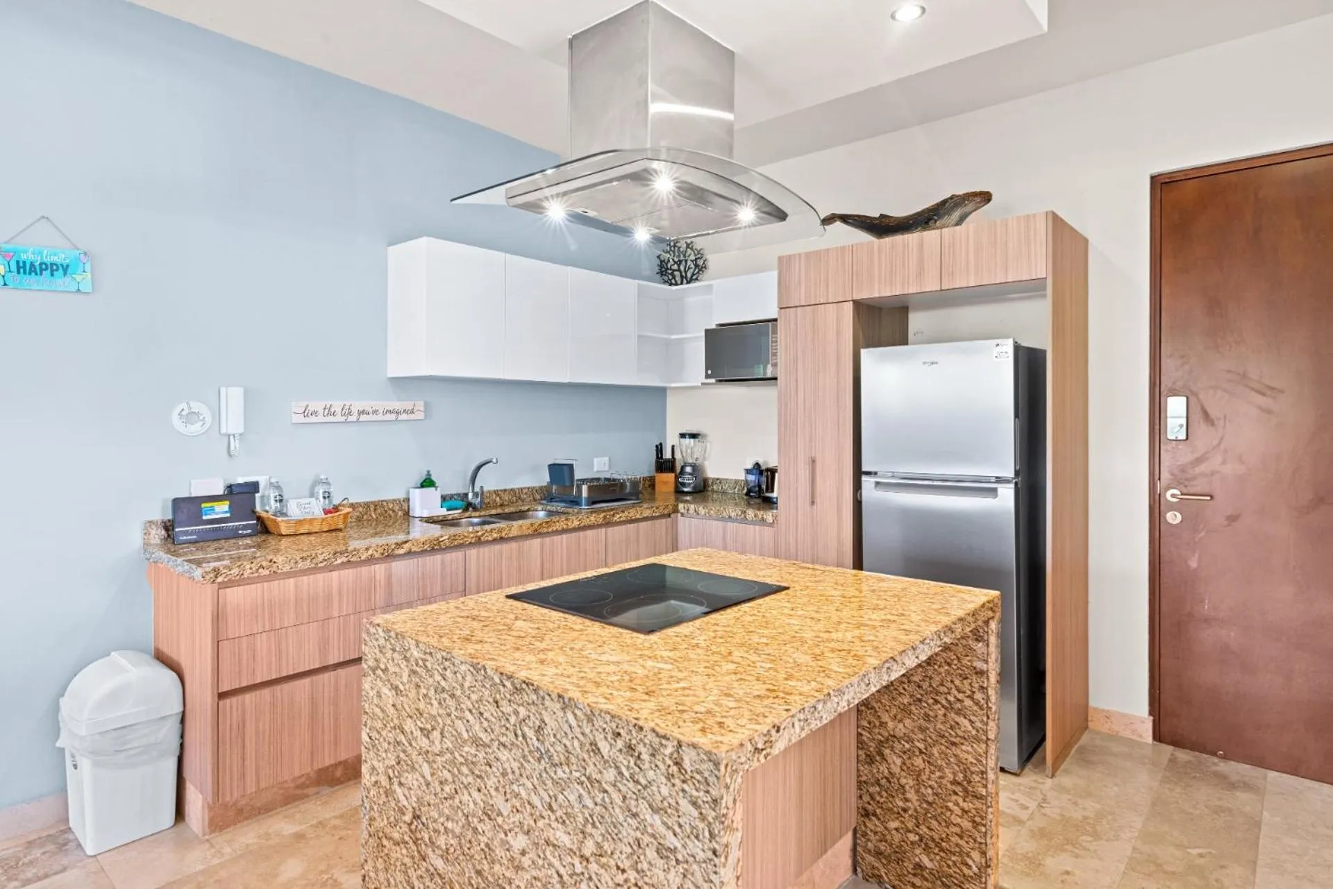 Kitchen or kitchenette in Luxurious Penthouse with Jungle View & Private Pool