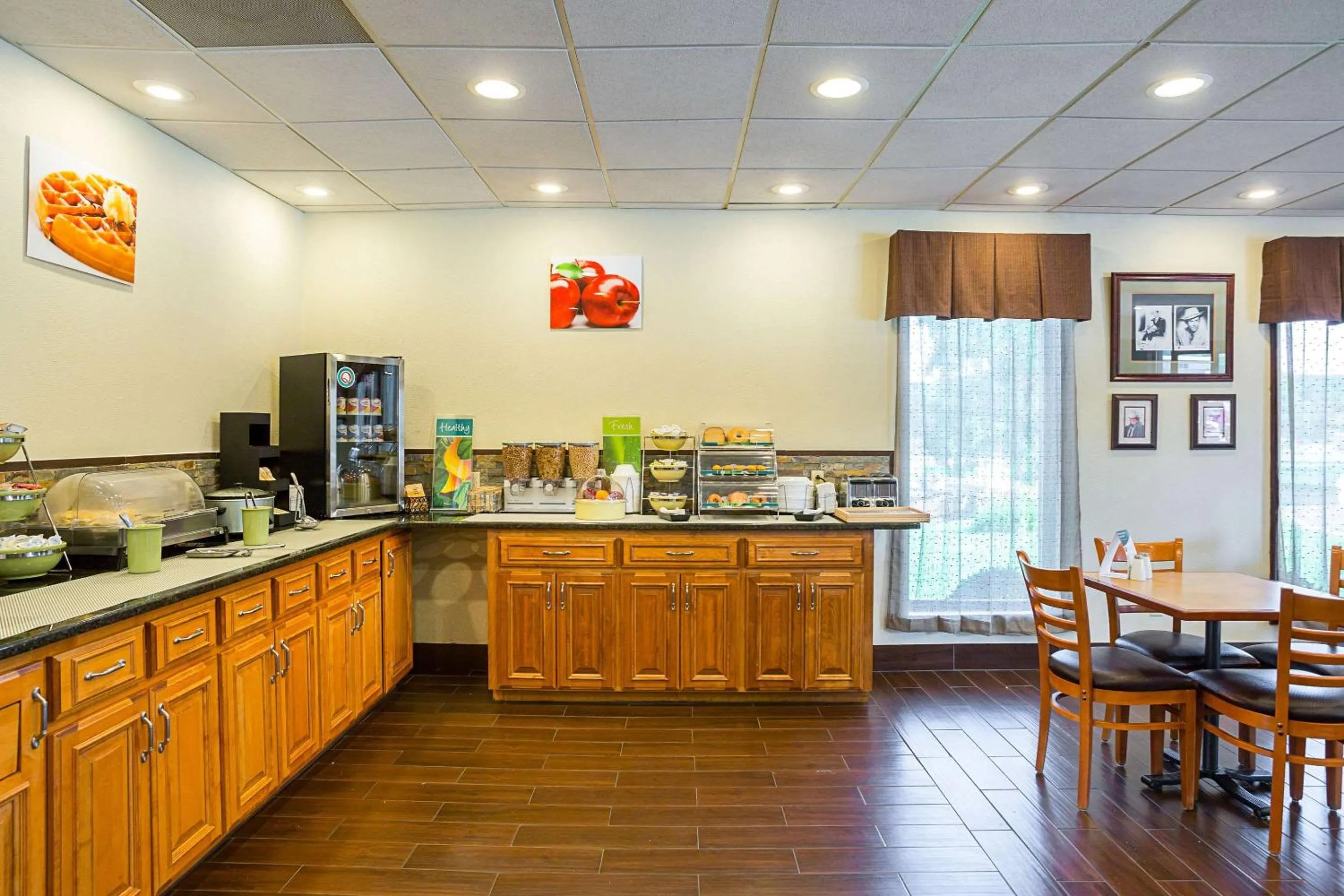 Restaurant/places to eat in Quality Inn Hurricane Mills I-40