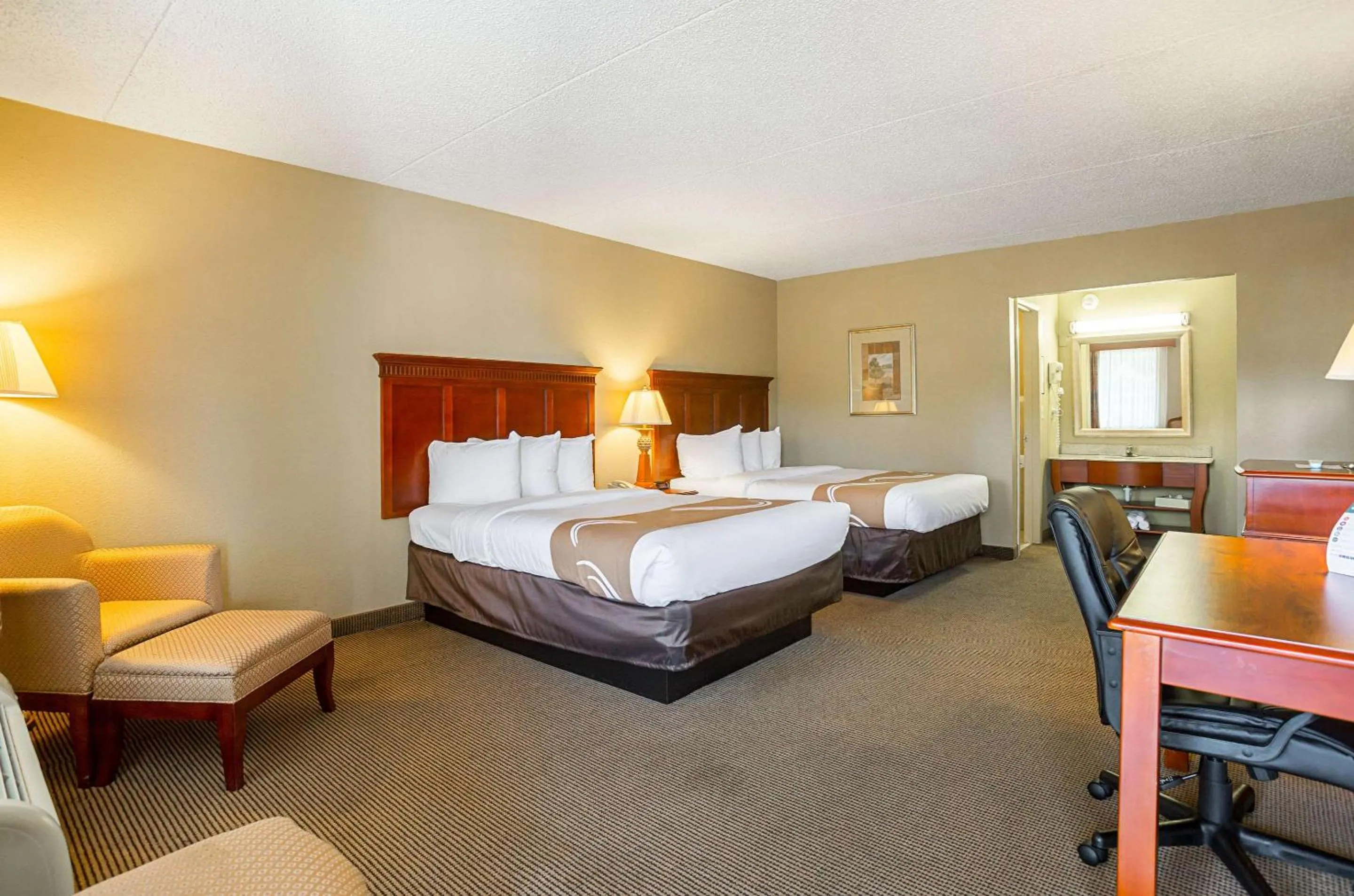 Photo of the whole room, Bed in Quality Inn Hurricane Mills I-40