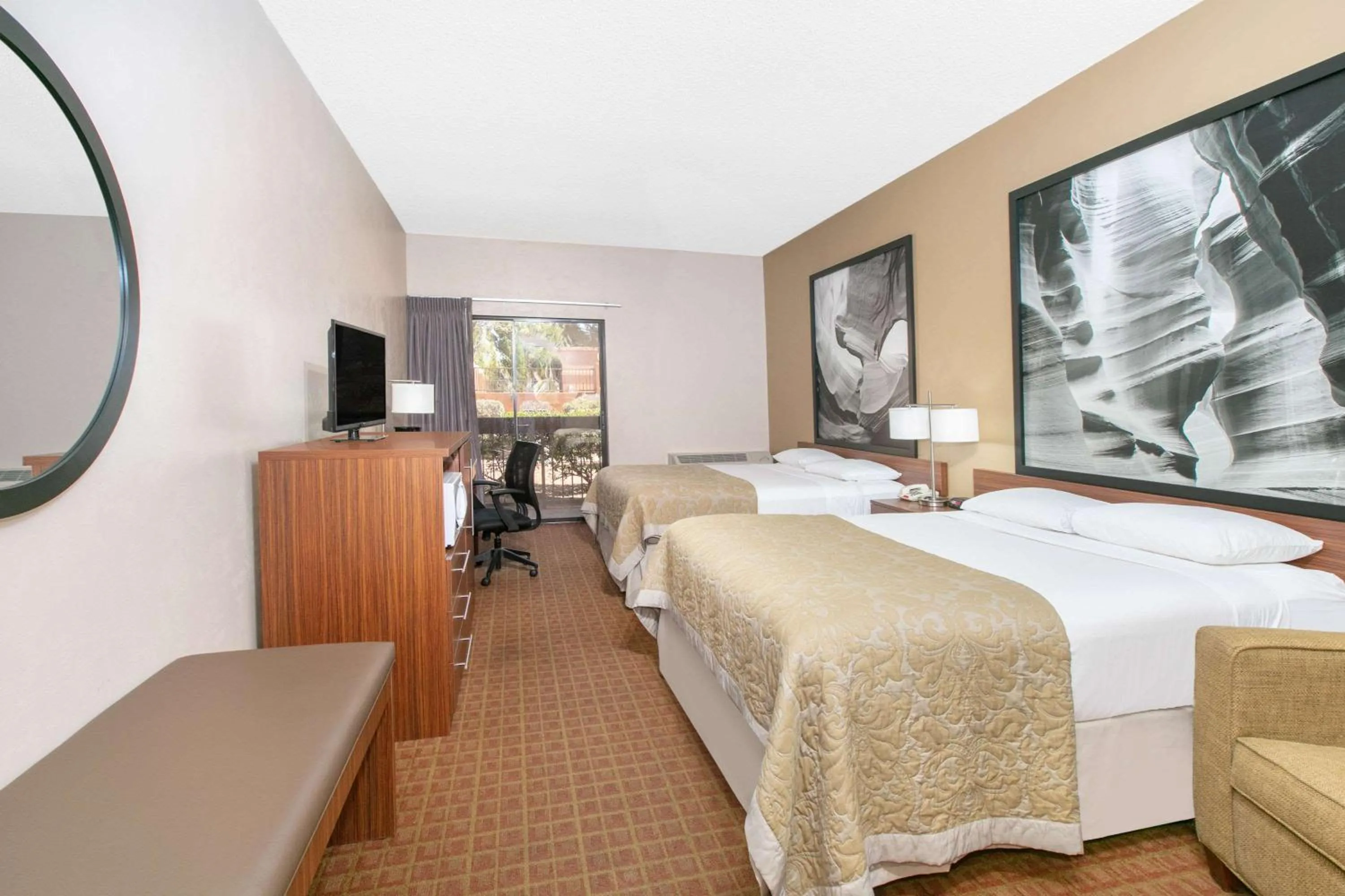 Photo of the whole room, Bed in Super 8 by Wyndham Page/Lake Powell