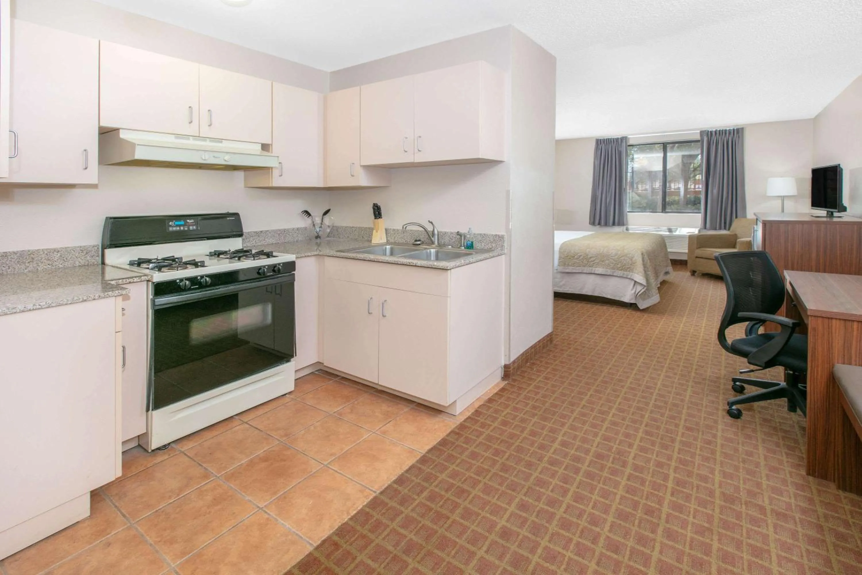 Photo of the whole room, Bed in Super 8 by Wyndham Page/Lake Powell