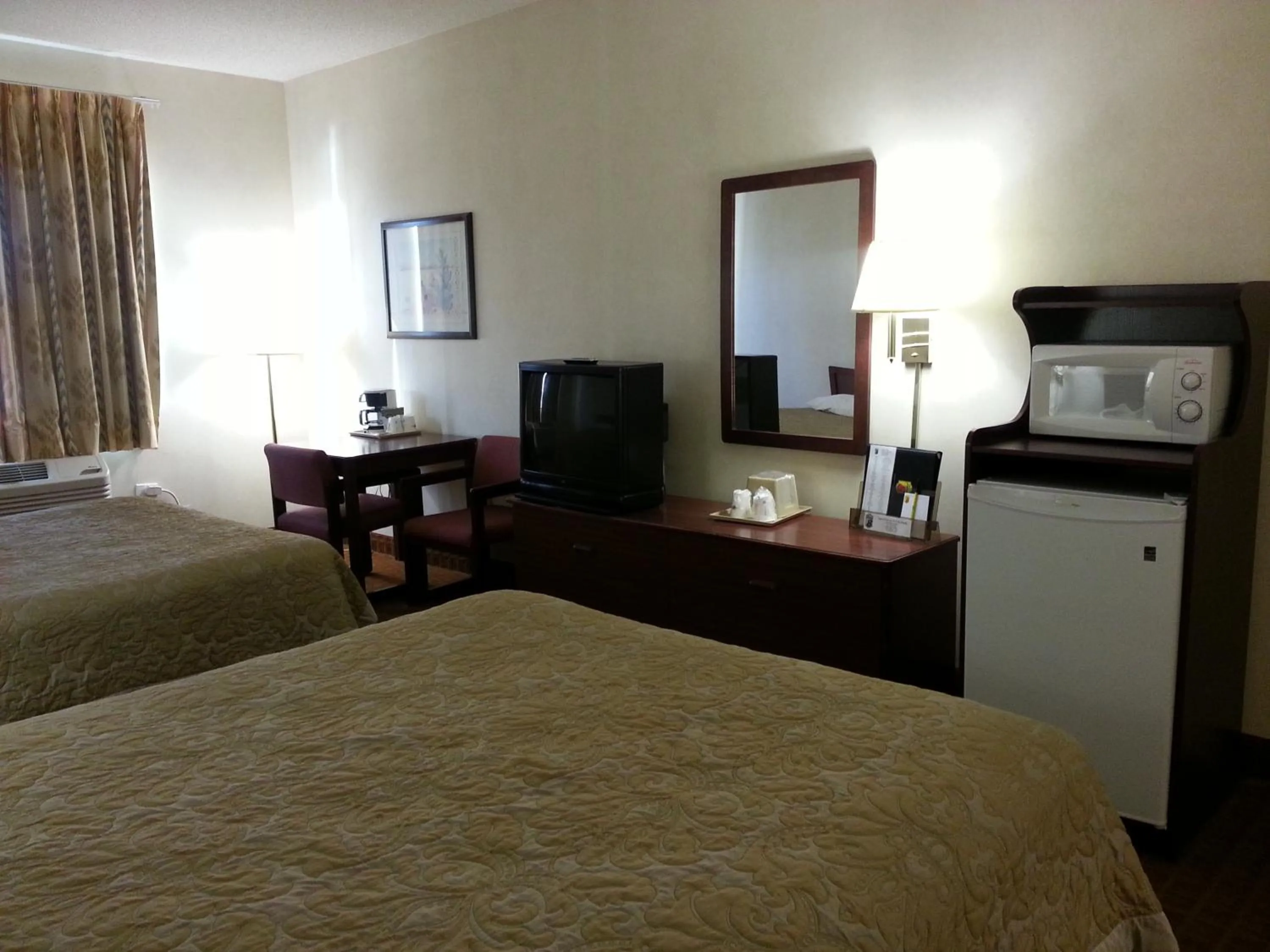 Photo of the whole room, Bed in Super 8 by Wyndham Page/Lake Powell