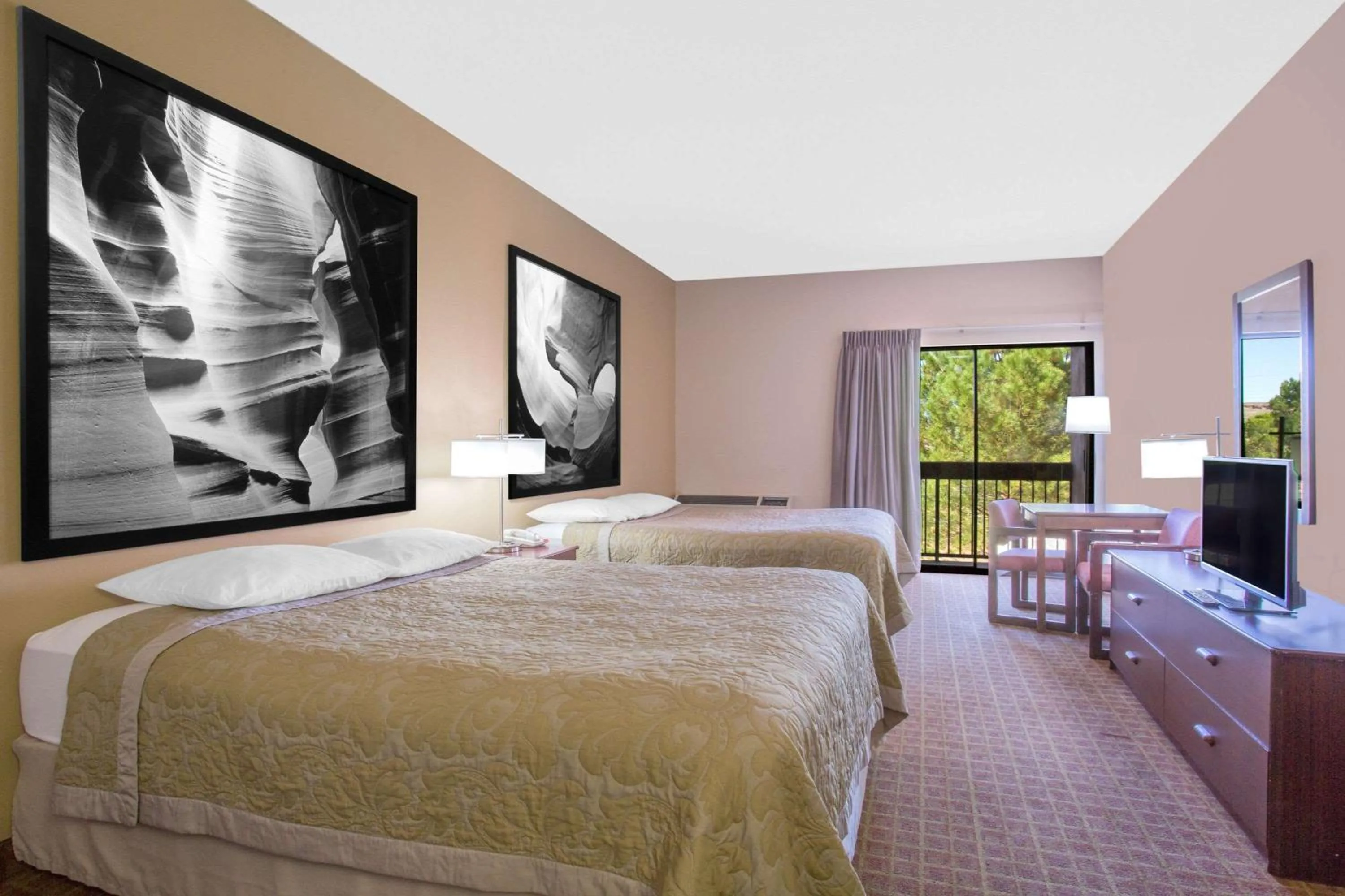 Photo of the whole room, Bed in Super 8 by Wyndham Page/Lake Powell