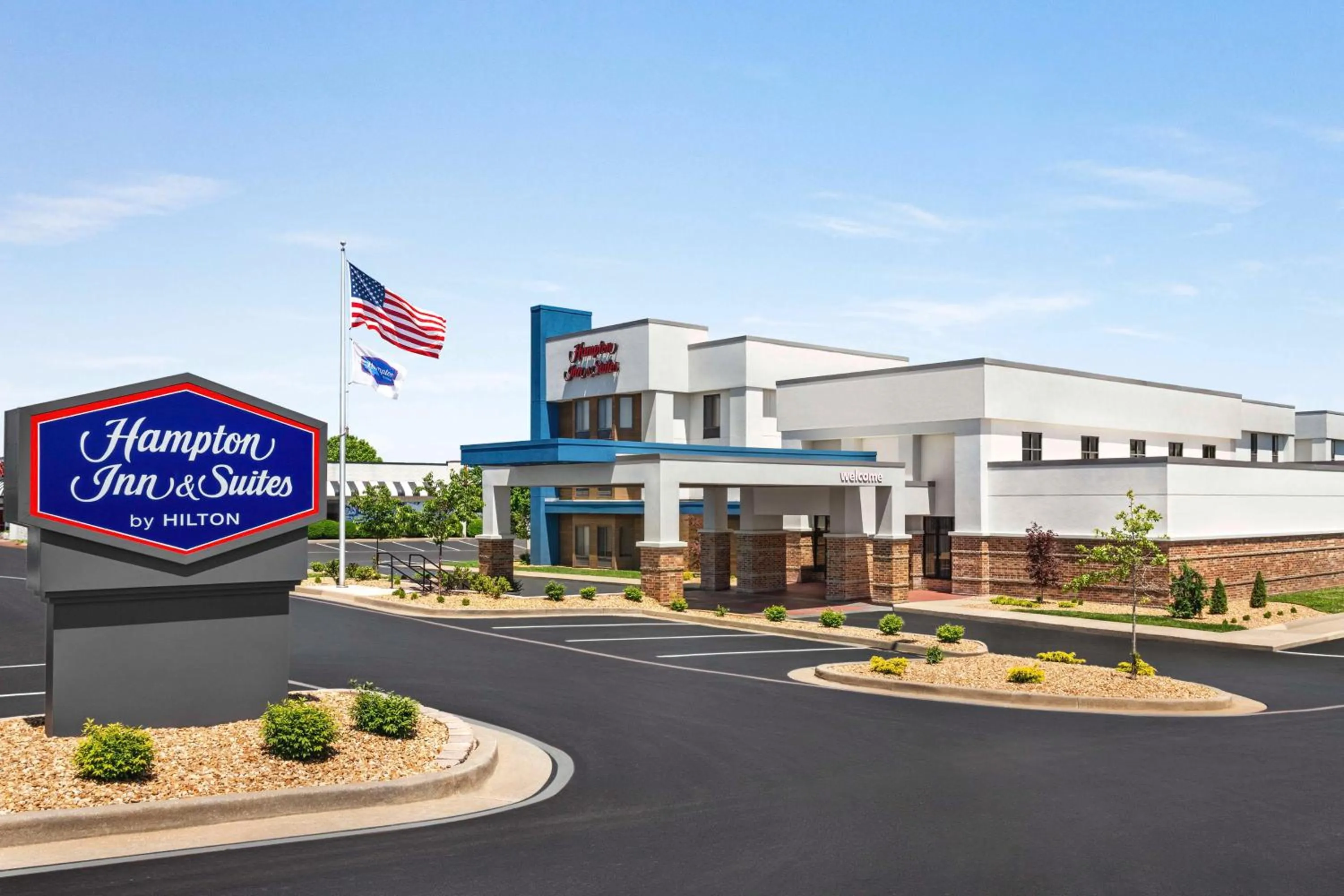 Property building in Hampton Inn & Suites Springfield