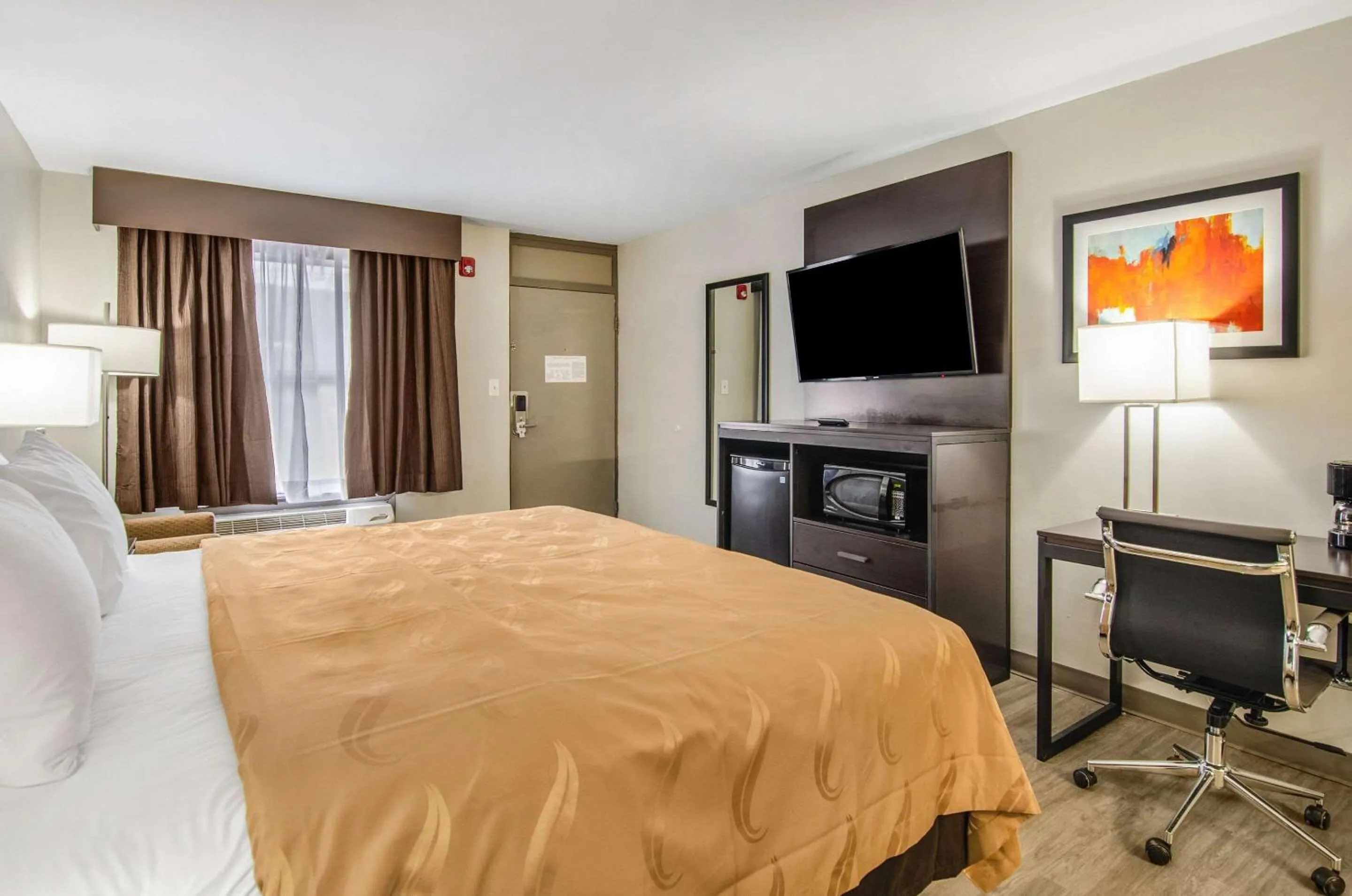 Photo of the whole room, Bed in Quality Inn