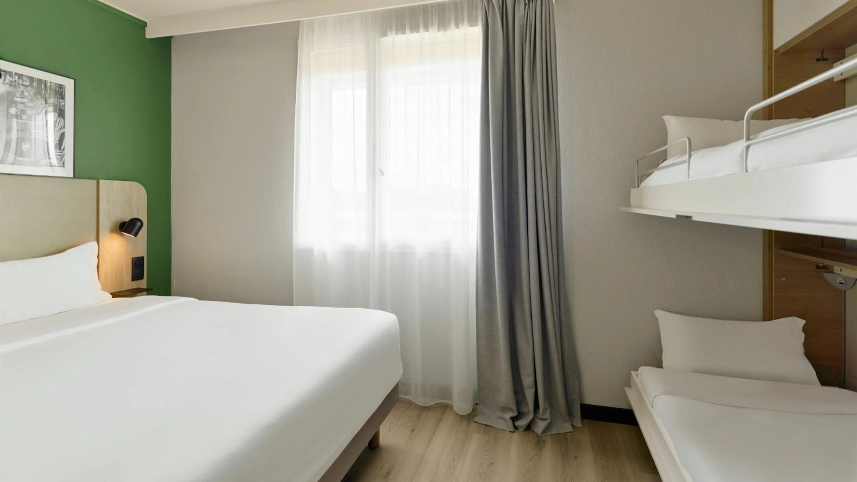 Bed in Campanile Marne la Vallée - Bussy Saint-Georges