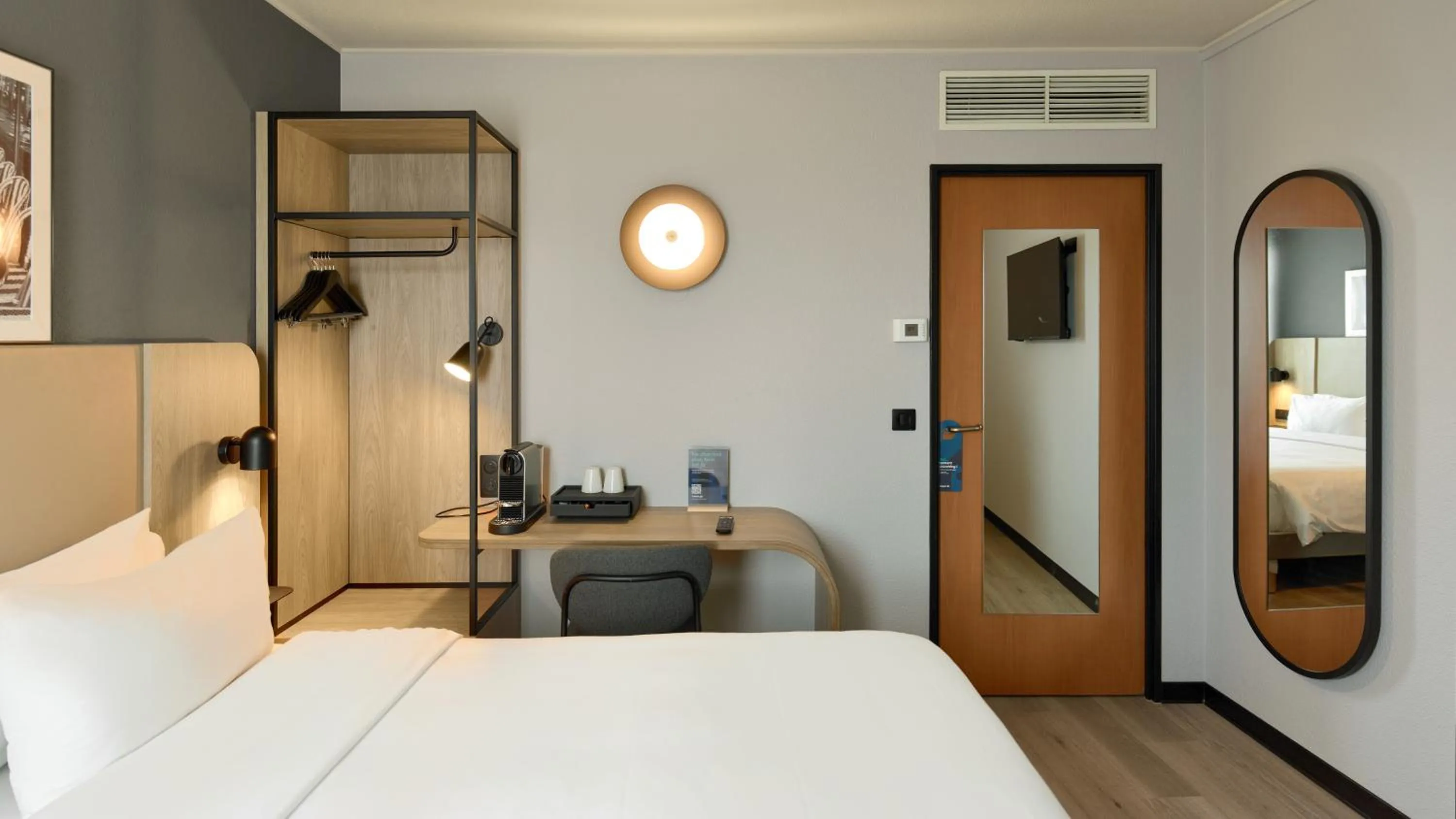 Photo of the whole room, Bed in Campanile Marne la Vallée - Bussy Saint-Georges