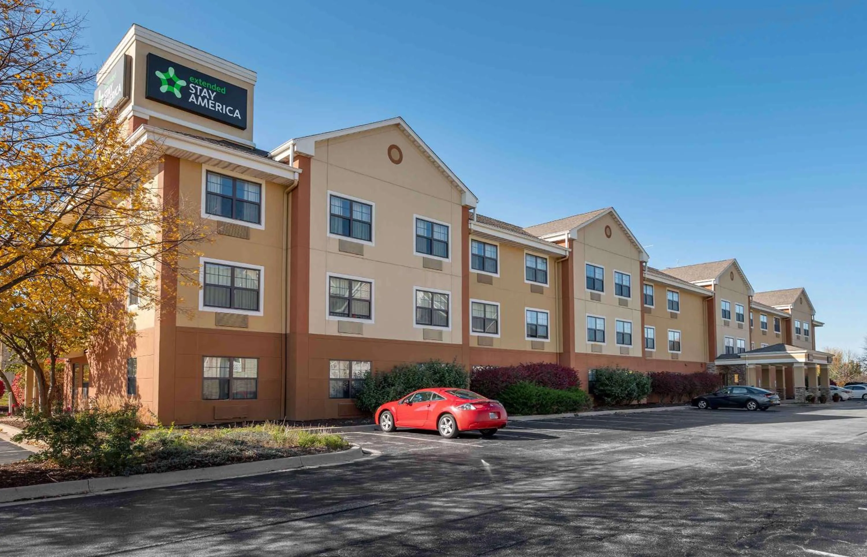 Property building in Extended Stay America Suites - Champaign - Urbana