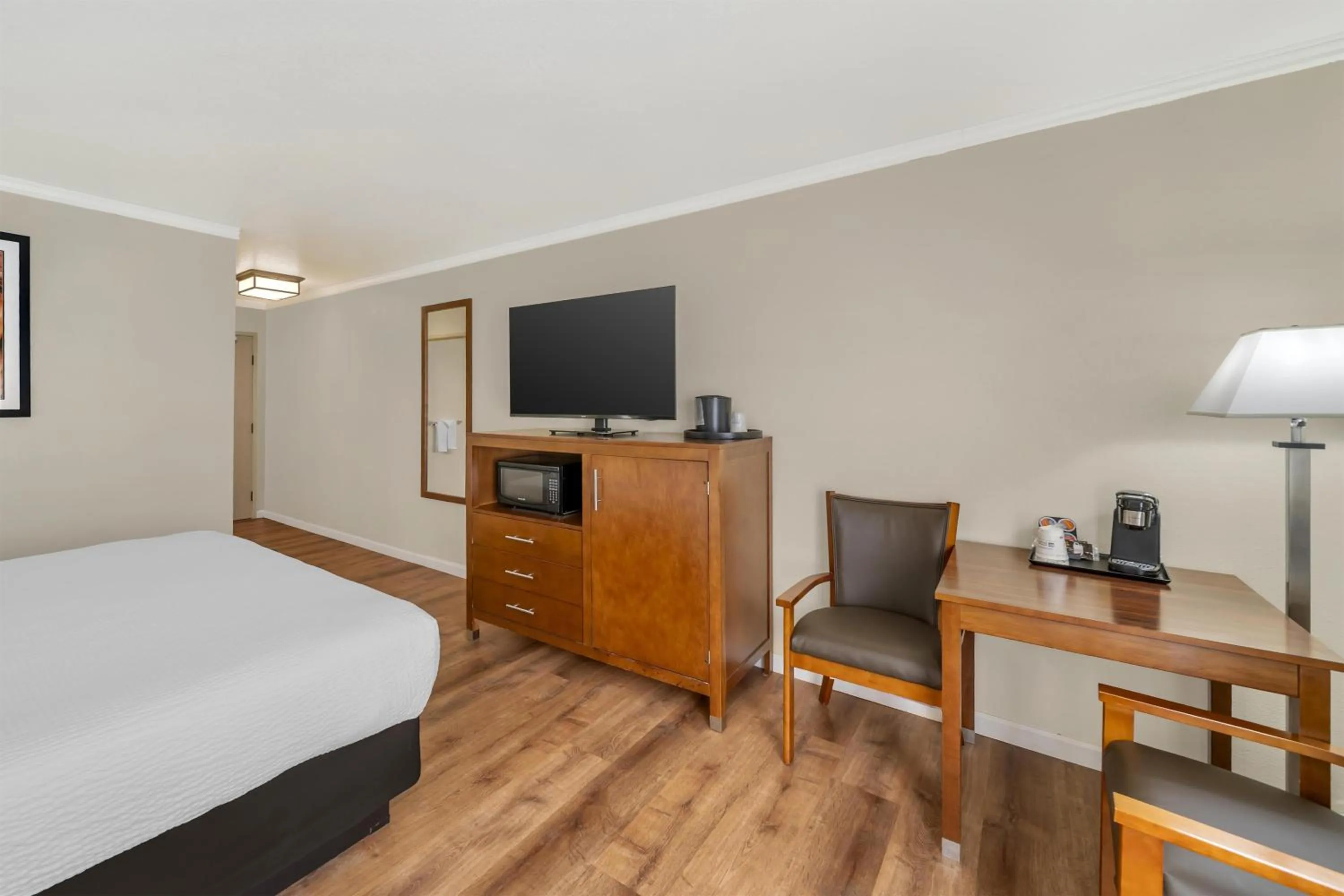 Bedroom, Bed in Best Western Plus Northwoods Inn