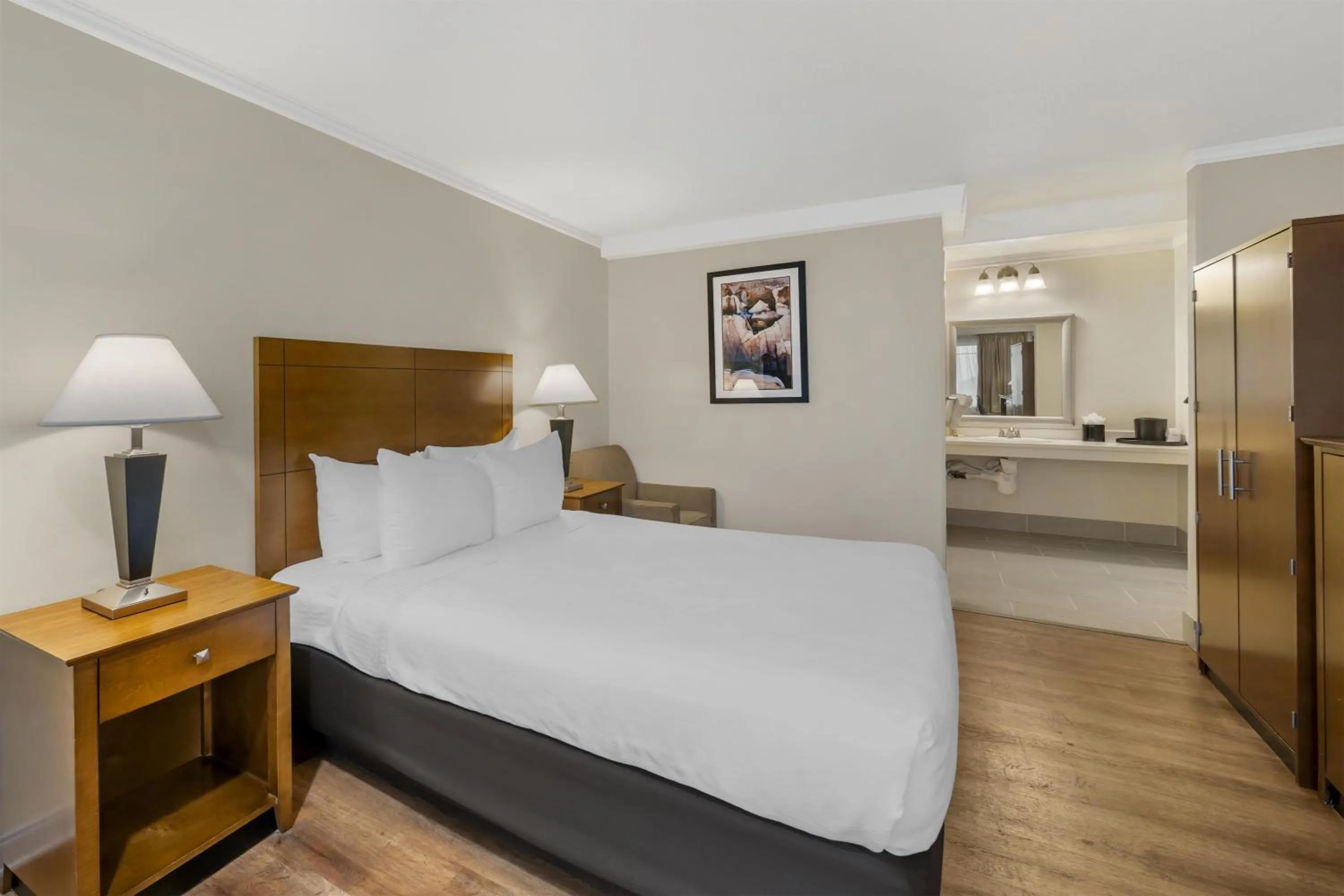 Bedroom, Bed in Best Western Plus Northwoods Inn