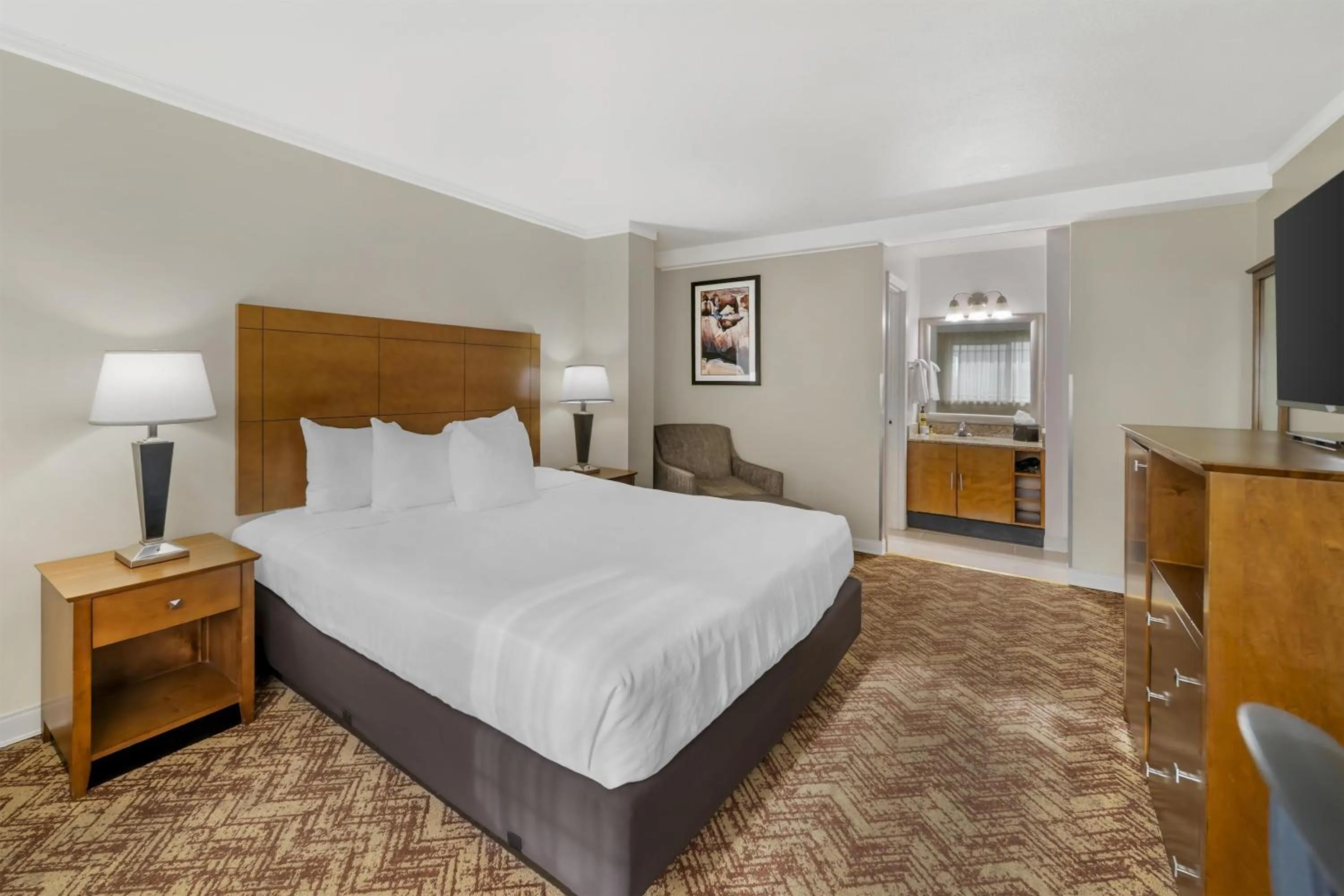 Bedroom, Bed in Best Western Plus Northwoods Inn