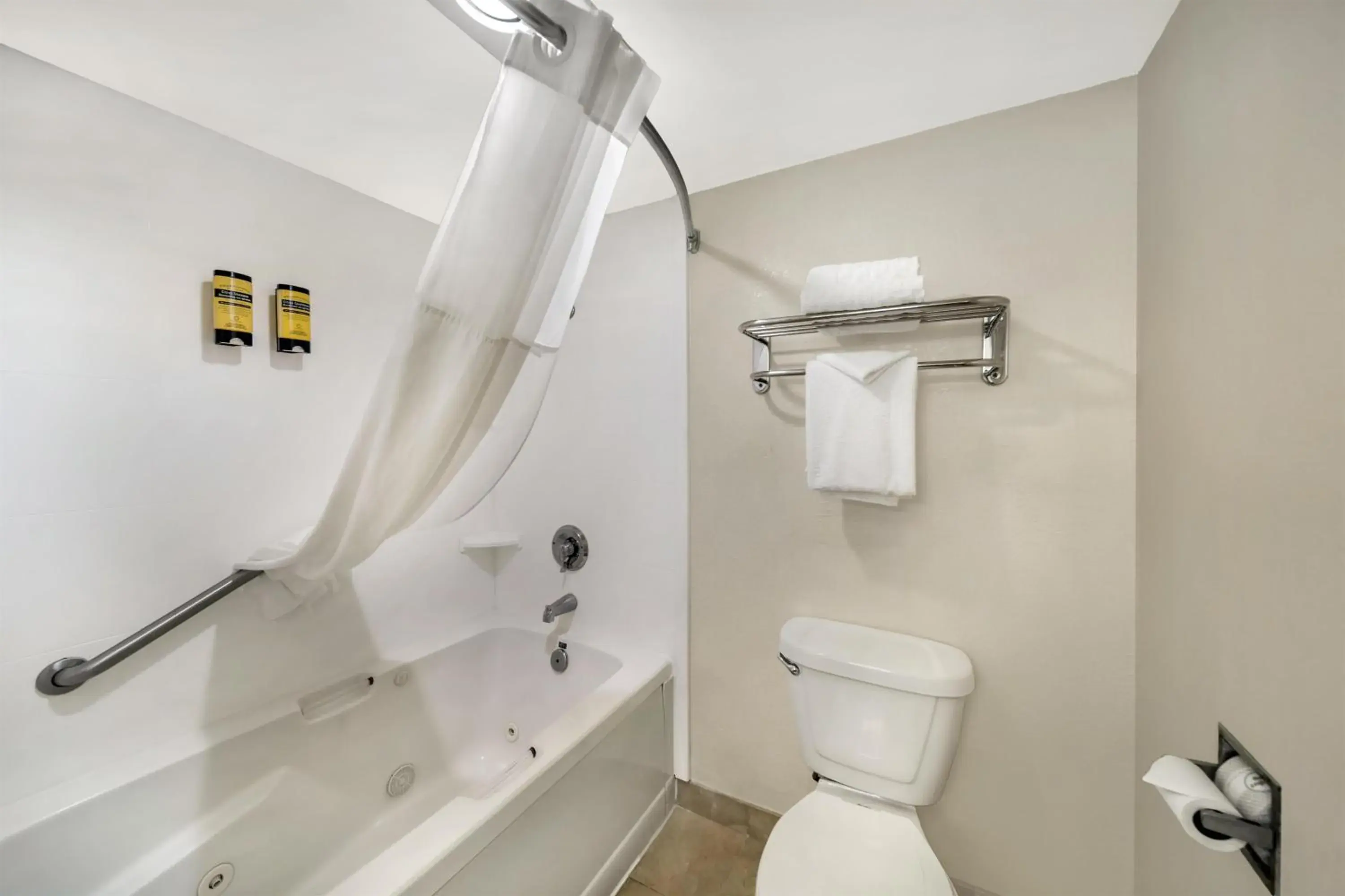 King Room with Spa Bath - Non-Smoking in Best Western Plus Northwoods Inn King Room with Spa Bath - Non-Smoking in Best Western Plus Northwoods Inn